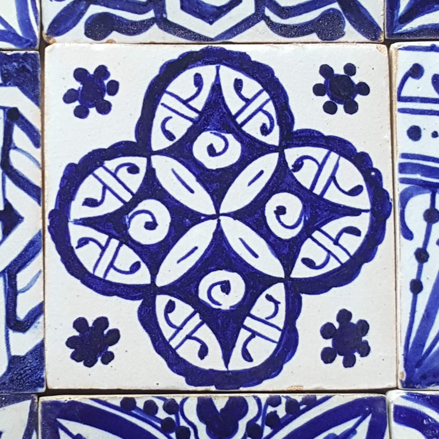 Orientalische Fliesen Mix 10x10 cm blau weiß 9er Packung handbemalte marokkanische Fliesen Patchwork Kunsthandwerk aus Marokko Wandfliesen für schöne Küche Dusche Badezimmer HBF8400