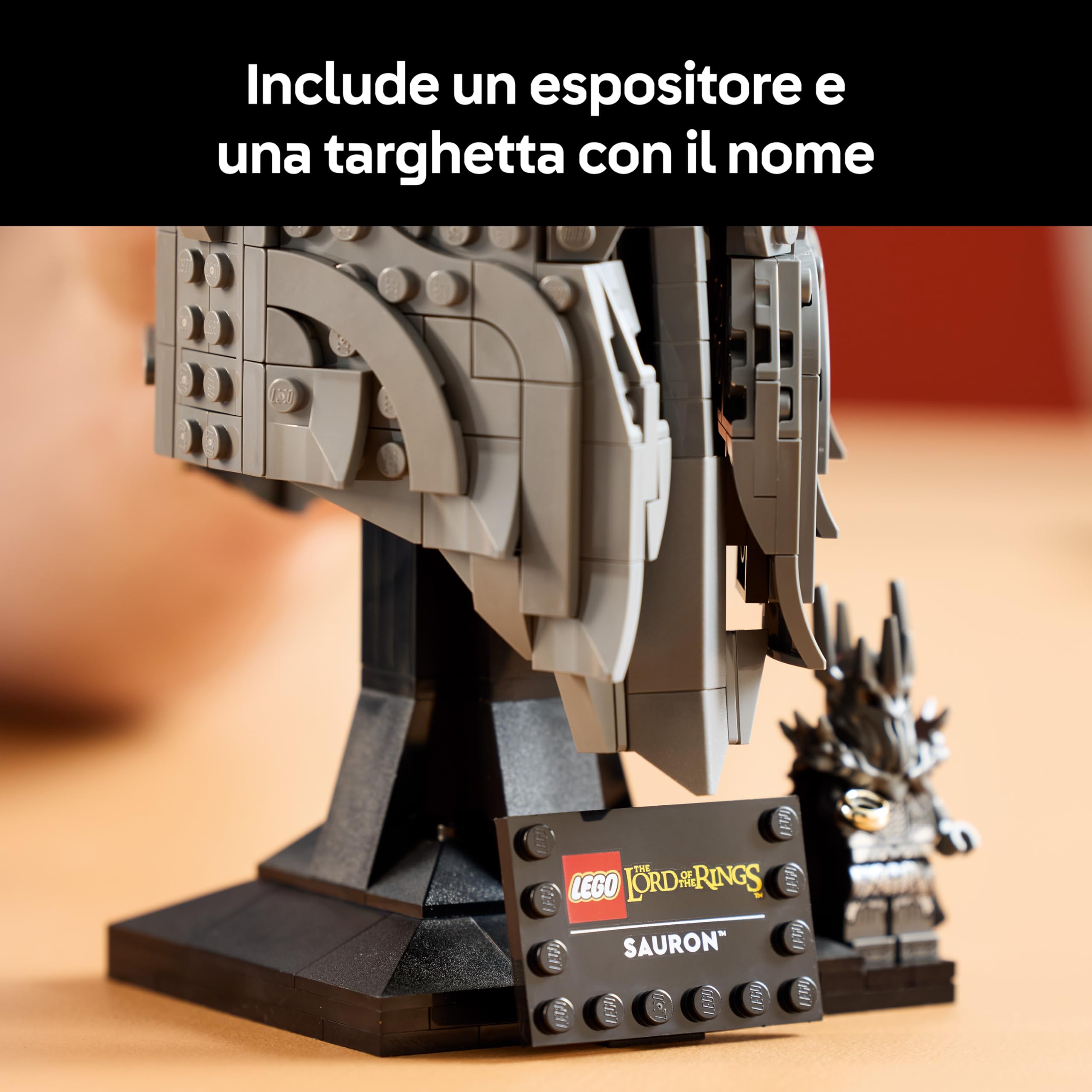 LEGO Icons Il Signore degli Anelli: Elmo di Sauron - Kit di Modellismo da Esposizione per Adulti - con l'Unico Anello e una Minifigure da Collezione - Idea Regalo Fai da Te per i Fan dei Film - 11373