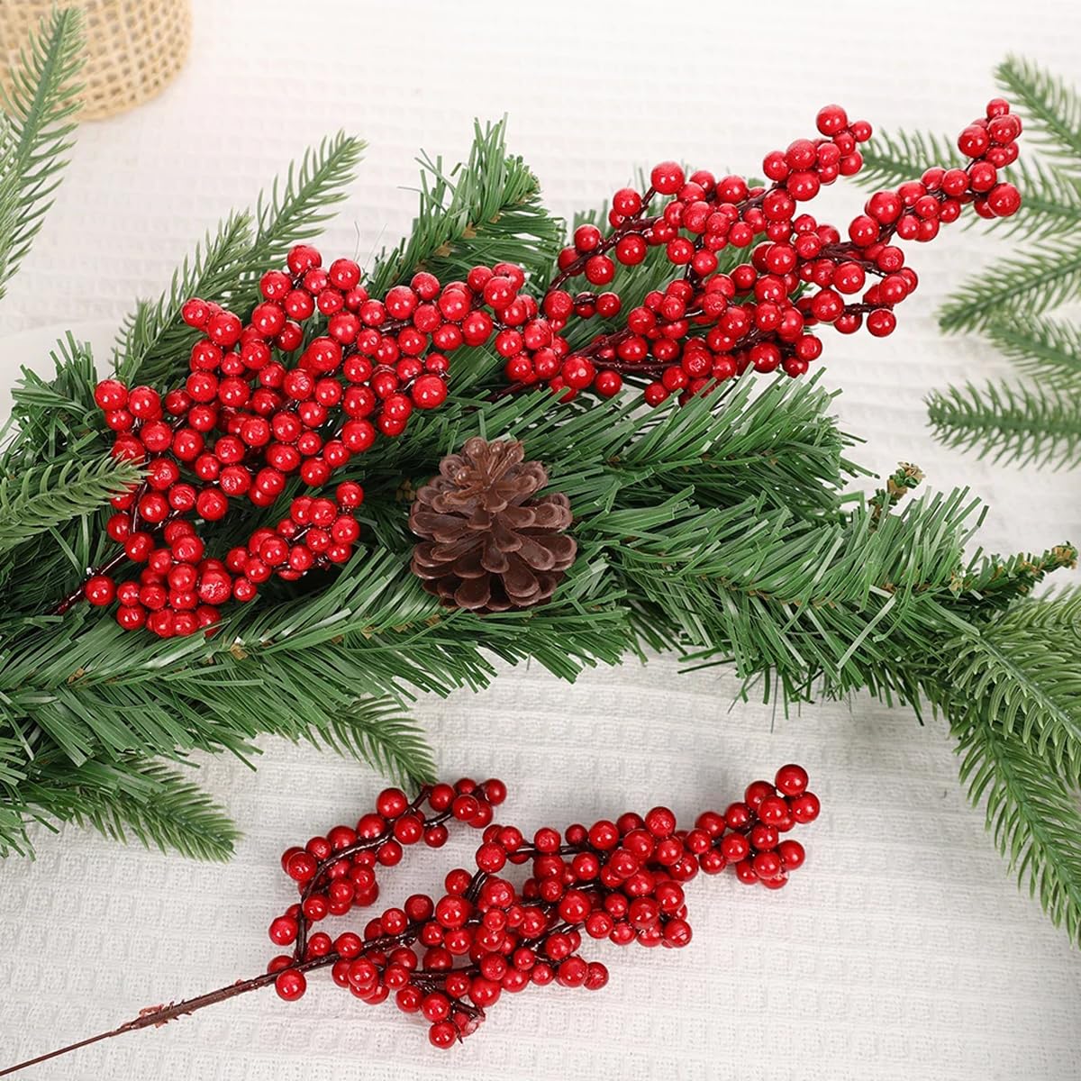 Tessuto di cotone Natale Ramoscelli di Agrifoglio | Popeline su fondo rosso