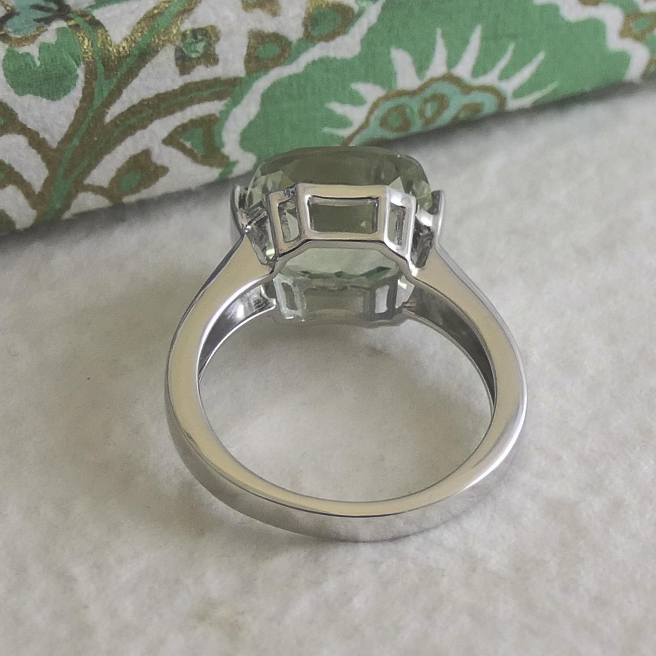Anillo de amatista verde con corte cojín - Joyería de plata de ley 925 - Elegante anillo de cóctel con piedra preciosa facetada