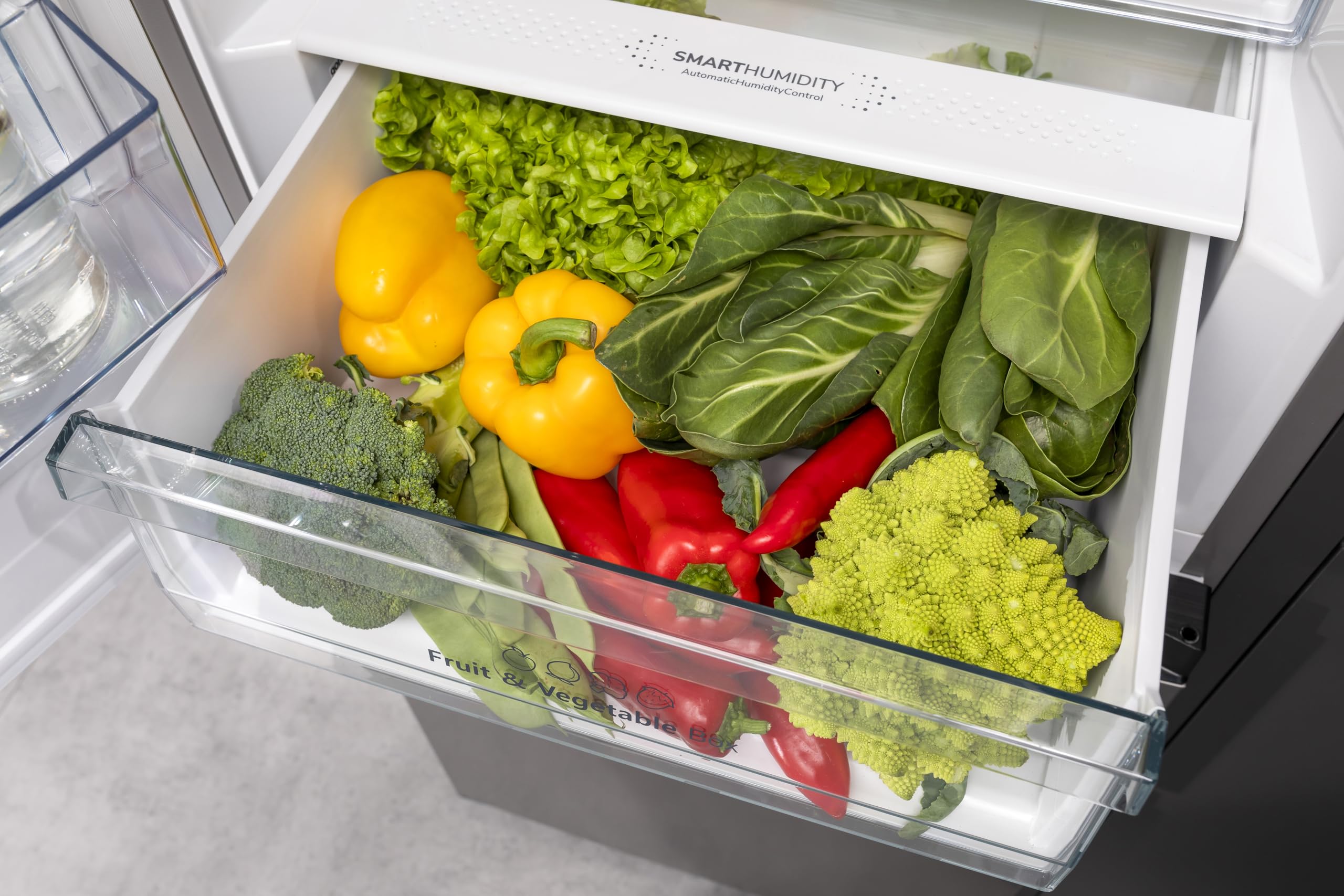 Hisense RM469N4ACD Kühl-Gefrierkombination, Freistehend, EEK D, 36dB, Total NoFrost, 368 Liter, Smart Fresh, CrispZone Smart Humidity, Convert ZeroZone, HxBxT: 200x60x66, 3 cm