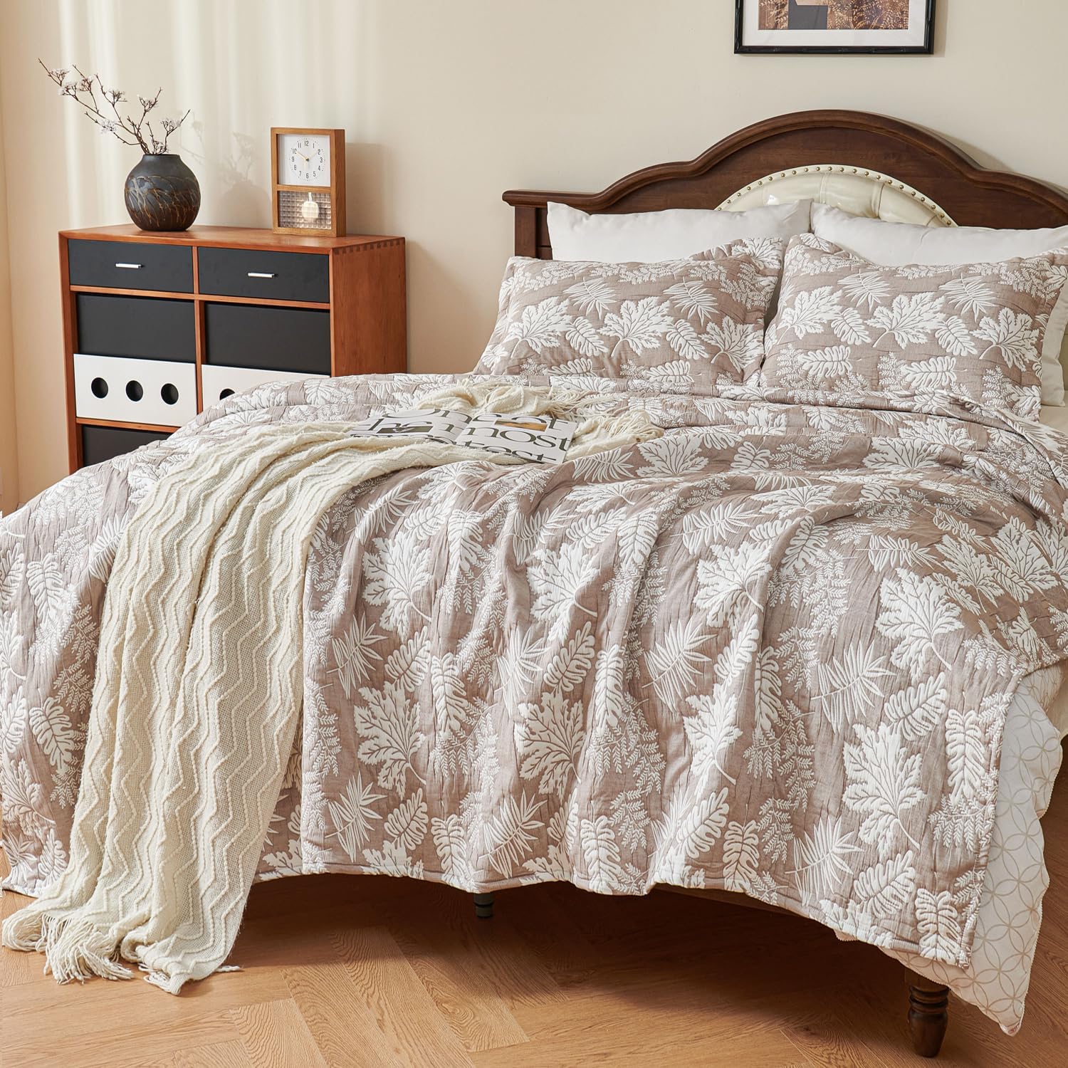 EVENHUG Quilt Full/Queen Size Reversible Tropical Plant Quilted Bedding Set Summer Bedspread Coverlet with 2 Pillow Shams Washable Bed Cover for All Season 3 Pieces, 86"x86", Beige
