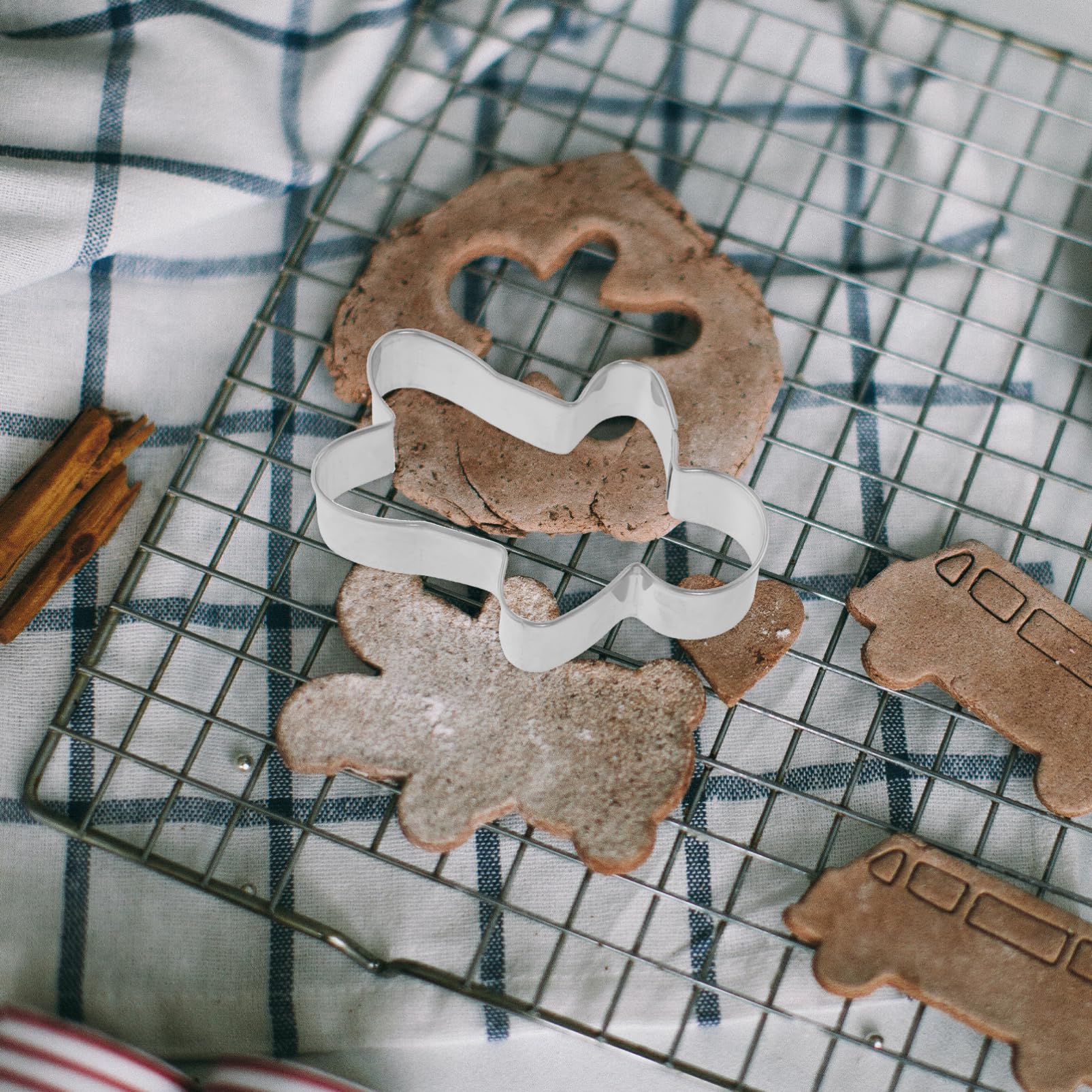 TOPBATHY Juego De 32 Moldes Navideños De Acero Inoxidable Para Galletas Y Fondant Para Hornear Y Decorar.