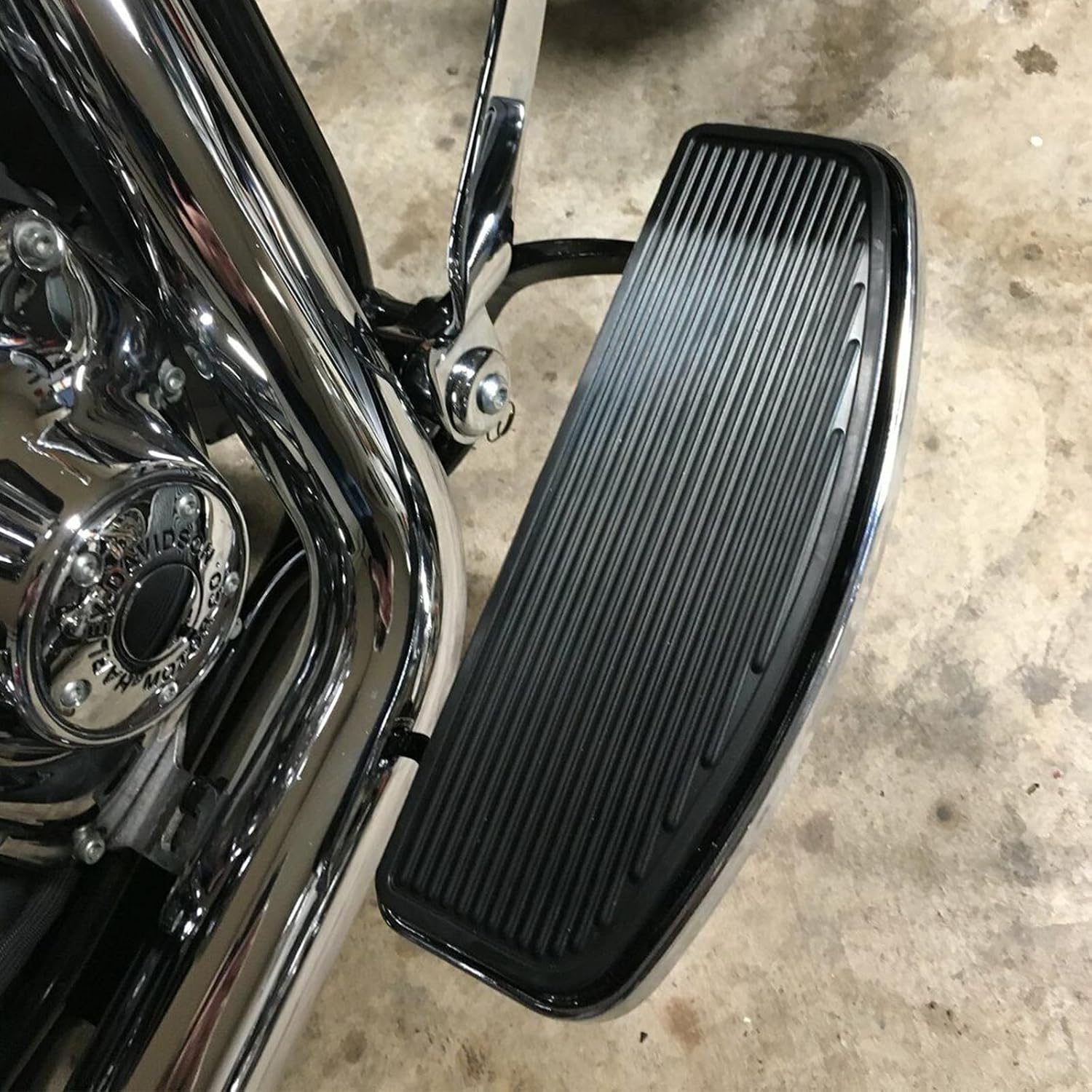 Motorcycle Front Rubber Driver Rider Insert Footboard Wide Foot Pegs Pedals Compatible With Harley Touring Softail Road King Electra Glide 1986-2024