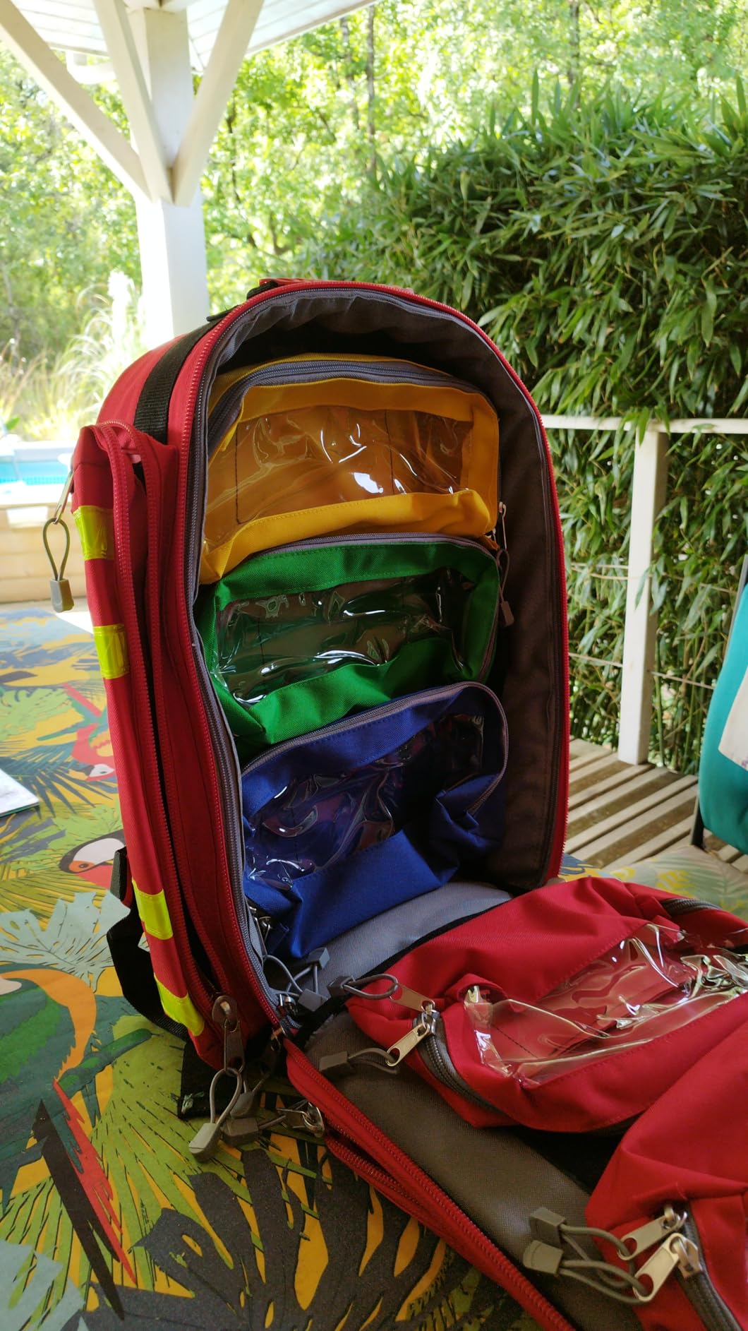 GIMA - Sac intelligent d'urgence, couleur rouge, polyester, revêtement en PVC, vide, traumatisme, sauvetage, médical, premiers secours, infirmière, ambulancier, multi-poches 45 x 28 x 28 cm 27155