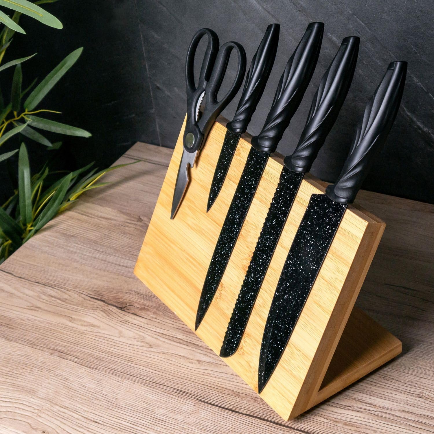 INTIRILIFE Portacuchillas magnético en MARRÓN DE BAMBÚ - Bloque de Cuchillos de Madera Hecho de bambú con imán para un Almacenamiento de Cuchillos y Equipos de Cocina Que Ahorra Espacio