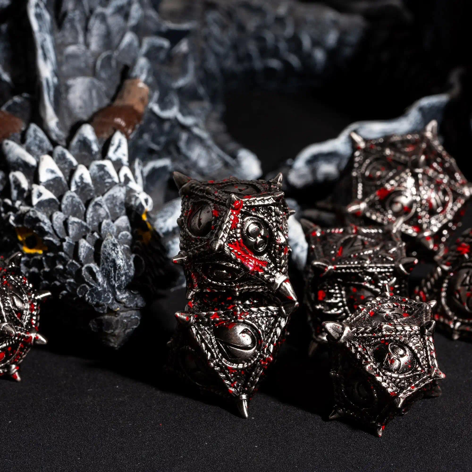 Juego De Dados De Metal Con Patrón De Dragón – 7 Piezas Poliédricas Para D&D Y Rol En Bolsa Negra – Gris