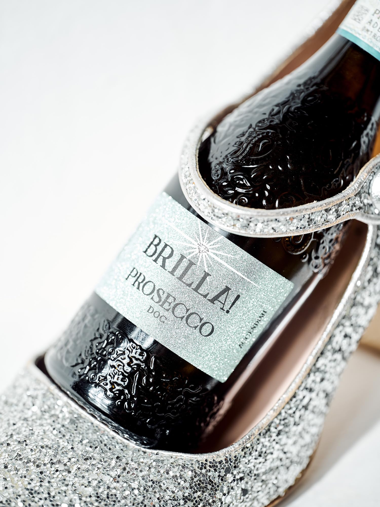 Brilla Prosecco Doc Extra Dry - Spumante Fresco e Fruttato - Idea Regalo Bomboniera - 11% Vol - Scatola da 24 Bottiglie Mignon 200 ml (4800 ml)