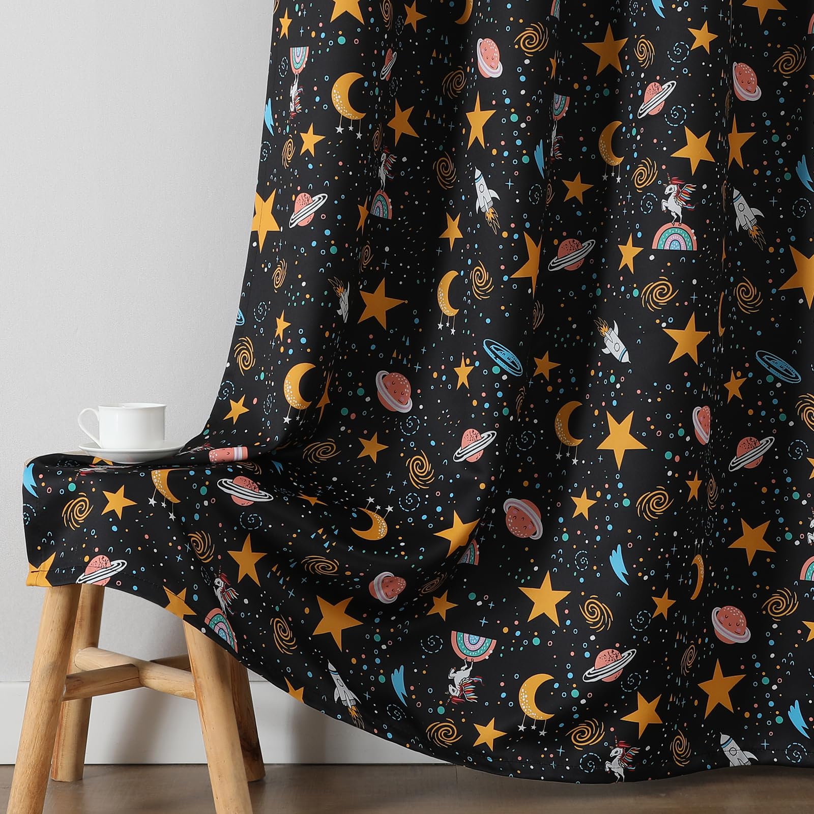 Kinder-Verdunkelungsvorhänge, Stern und Mond, wärmeisoliert, Jungen-Vorhang für Kinderzimmer, Raumverdunkelung, Verdunkelungsvorhänge, Ösen, Fensterbehandlungen, Dekor, schwarz, 132 x 183 cm, 2