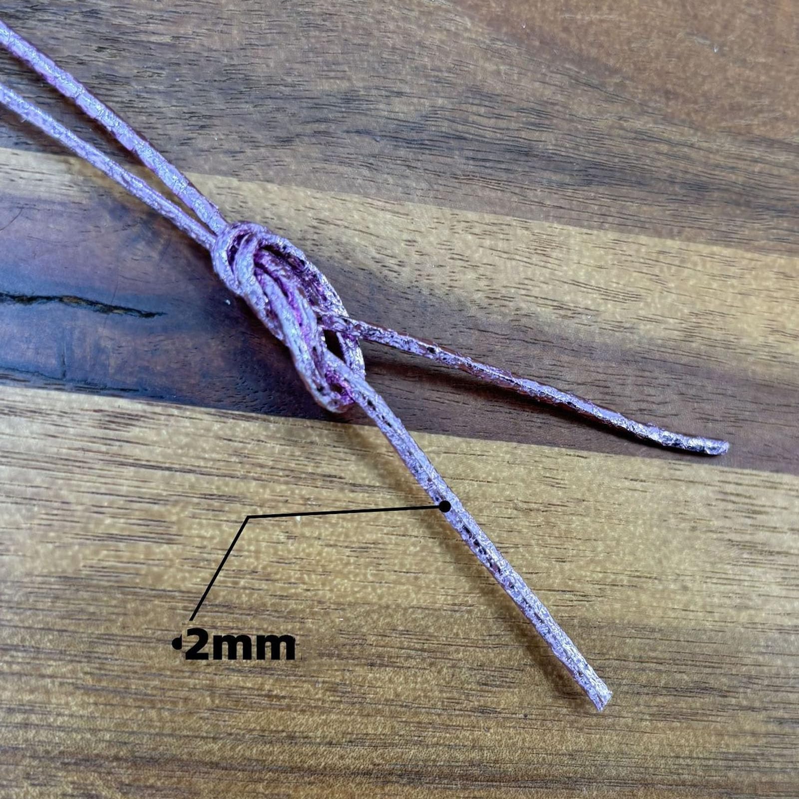 100 m x 2 mm skórzany pasek do biżuterii, pasek skórzany, okrągły sznurek skórzany z powierzchnią crackle, taśma do biżuterii, skórzana taśma do majsterkowania, sztuczna skóra, sznurek do