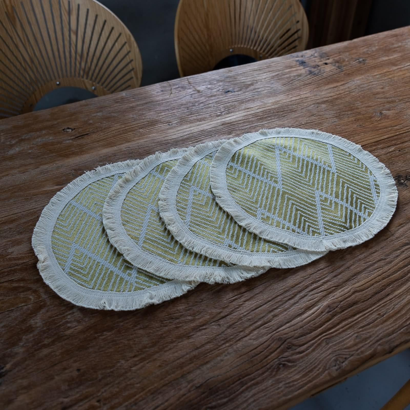 Set di 6 tovagliette XXL, 30 cm, set da tavola vintage cena, motivo a righe ondulate con pompon in poliestere, cotone, giallo, beige