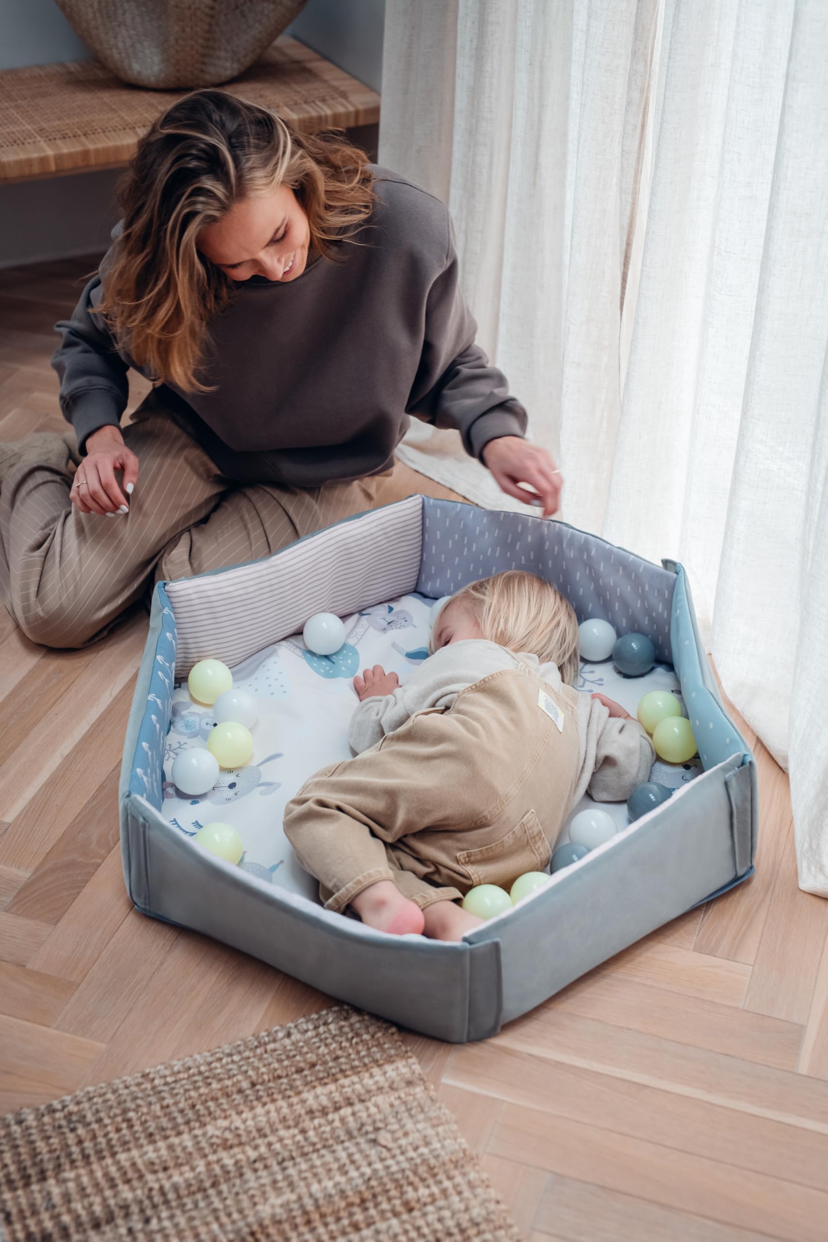 Arche de jeu MoMi PASTEL avec tapis rampant 3 en 1 pour bébé dès la naissance, tapis d'activité sensorielle avec 2 arches, bain de balles, 5 jouets, 20 balles avec sac