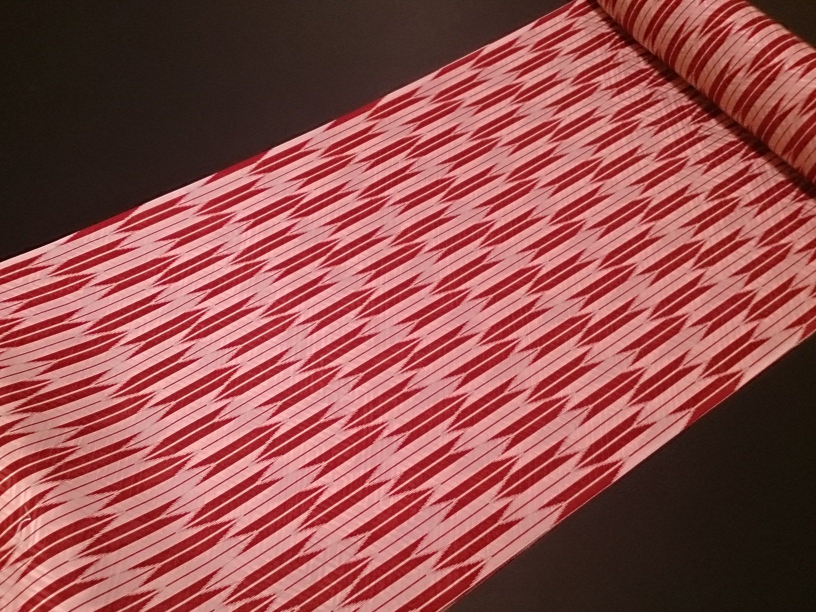 Amazon | 正絹 長襦袢地 反物 ピンクベージュに赤茶の矢絣【50cm単位