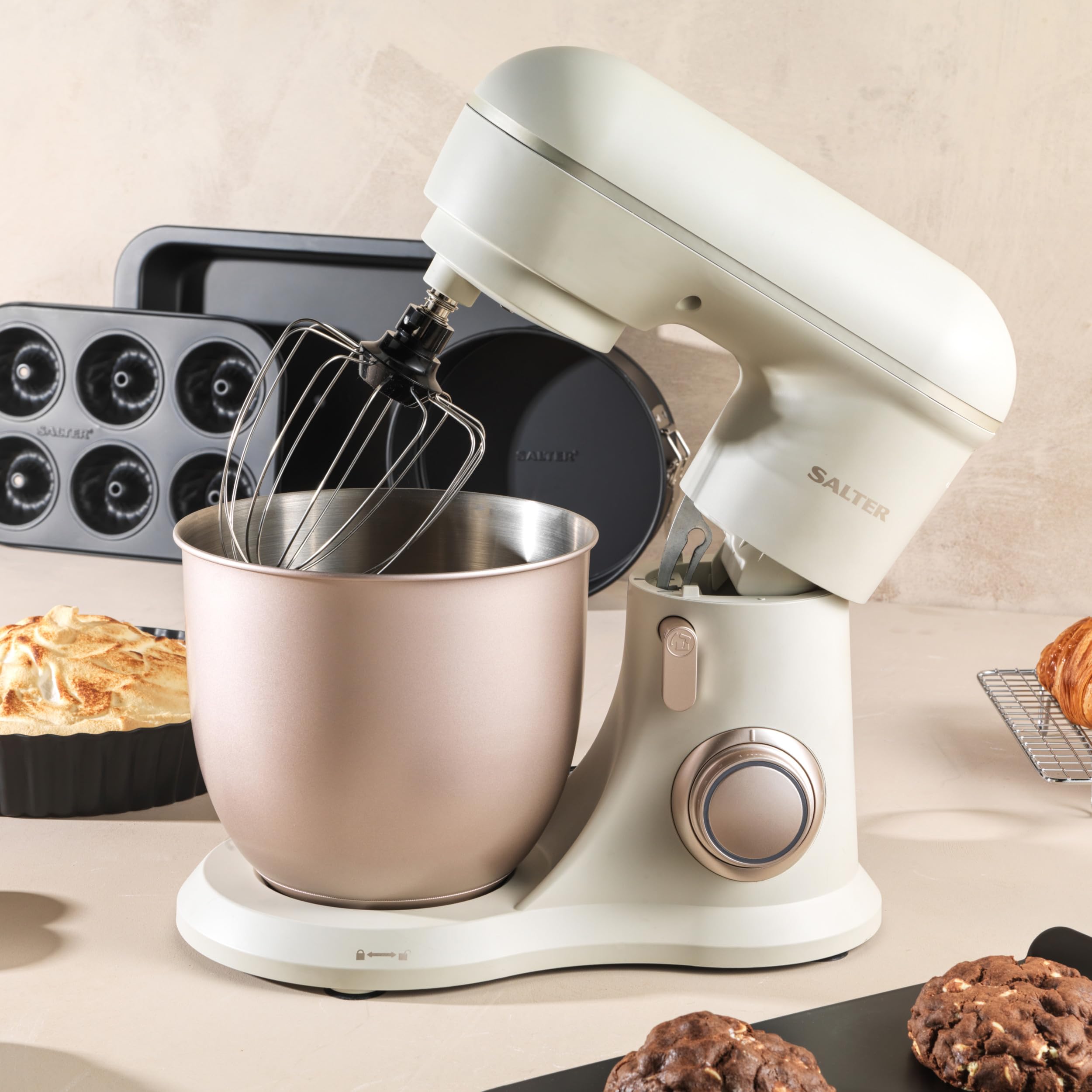 Salter EK5511SBOVDE Elektrische Standmixer - Rührer mit 4 Liter Rührschüssel, 10 Geschwindigkeitseinstellungen mit Pulse-Funktion, Abnehmbar Spritzschutz, Rührbesen, Teigknete- und Rühraufsatz, 1300W