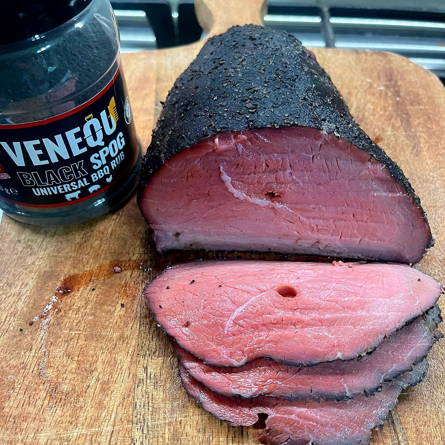 VENEQU Black Spog BBQ Dry RUB 150 gr | Black Spot BBQ RUB 150 gr | Mezcla de especias para barbacoa universal | Perfecto para Beef Ribs, Brisket | Marinado en seco de alta calidad 100% | Made in Italy