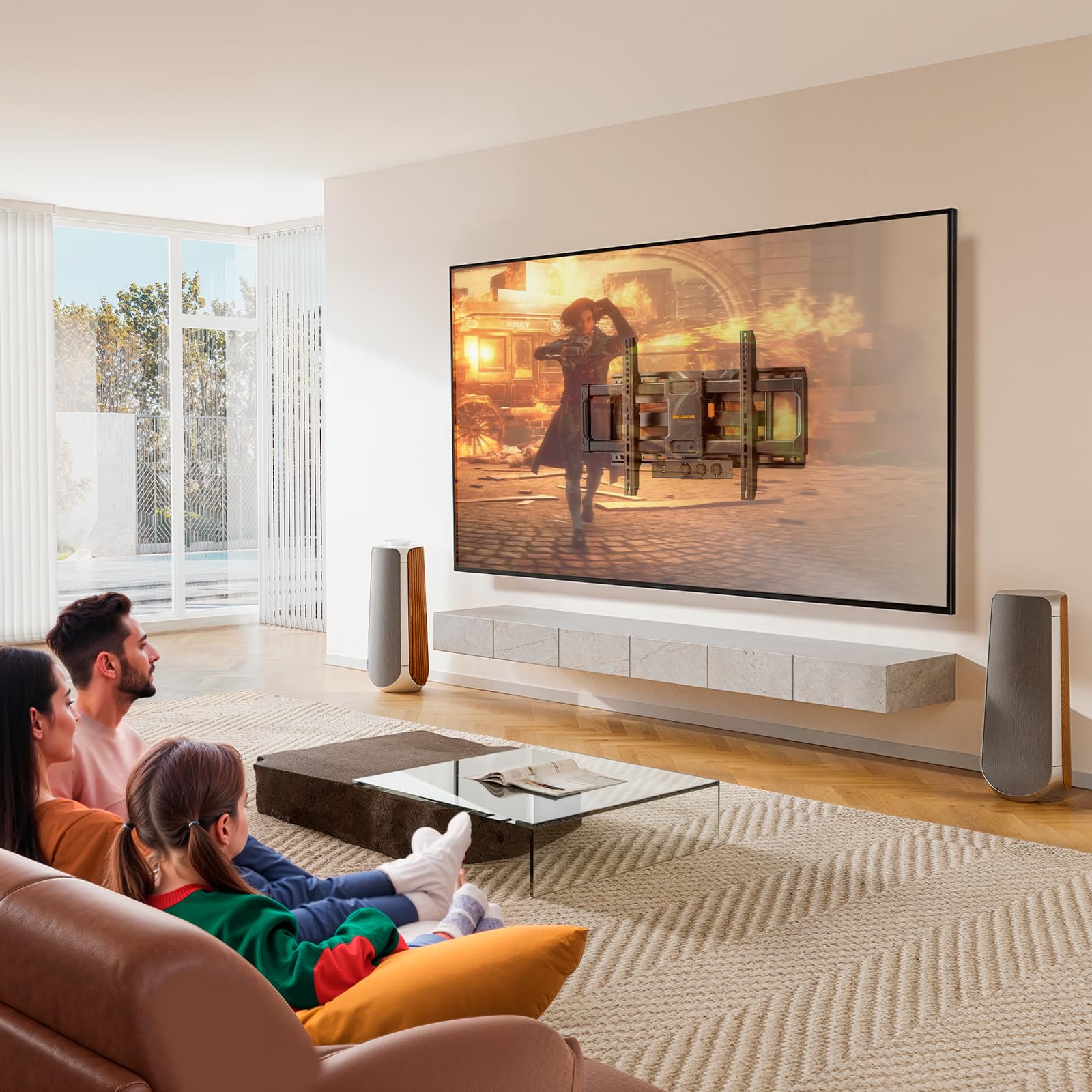 Perlegear W pełni ruchomy uchwyt ścienny do telewizora z listwą zasilającą, 42"-90", 68 kg, wstępnie zamontowany uchwyt TV, płynnie obracany obrót, nachylenie, przedłużenie, VESA 600 x 400 mm, PGLF11