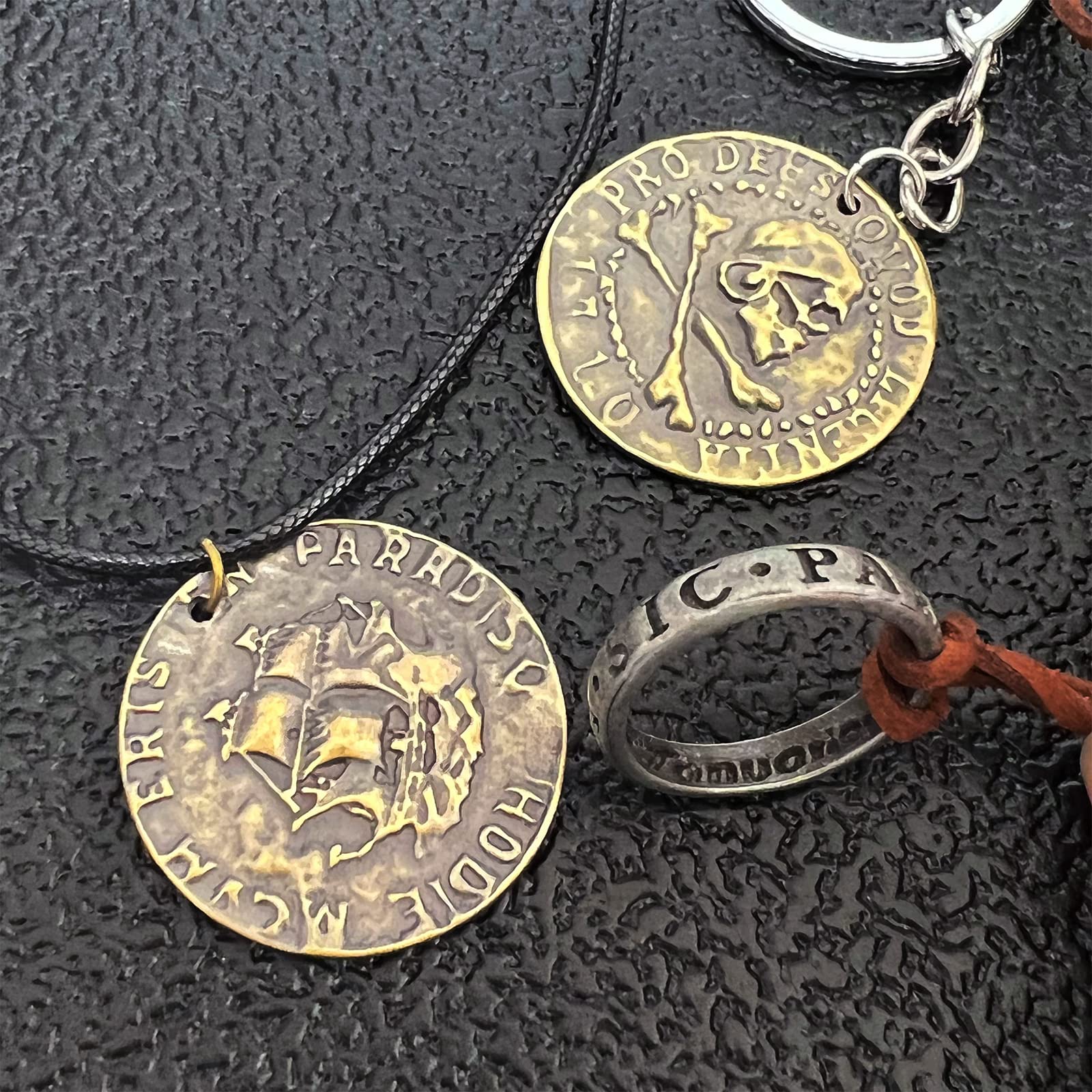 29 pezzi Uncharted 4 gioielli Drake inciso teschio bronzo moneta ciondolo collana portachiavi adesivo set anello ciondolo collana in pelle marrone bracciale uomo