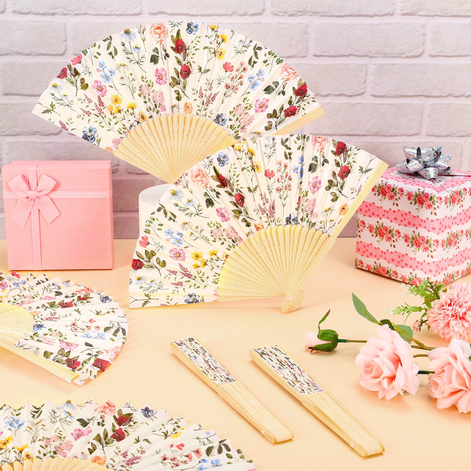 JarThenaAMCS Faltbarer Handfächer mit Organza-Beuteln, dekorative Handfächer, Vintage-Wildblumen-Papierfächer für Frühling, Junggesellinnenabschied, Hochzeit, Brautparty, Party, Gastgeschenke, 24