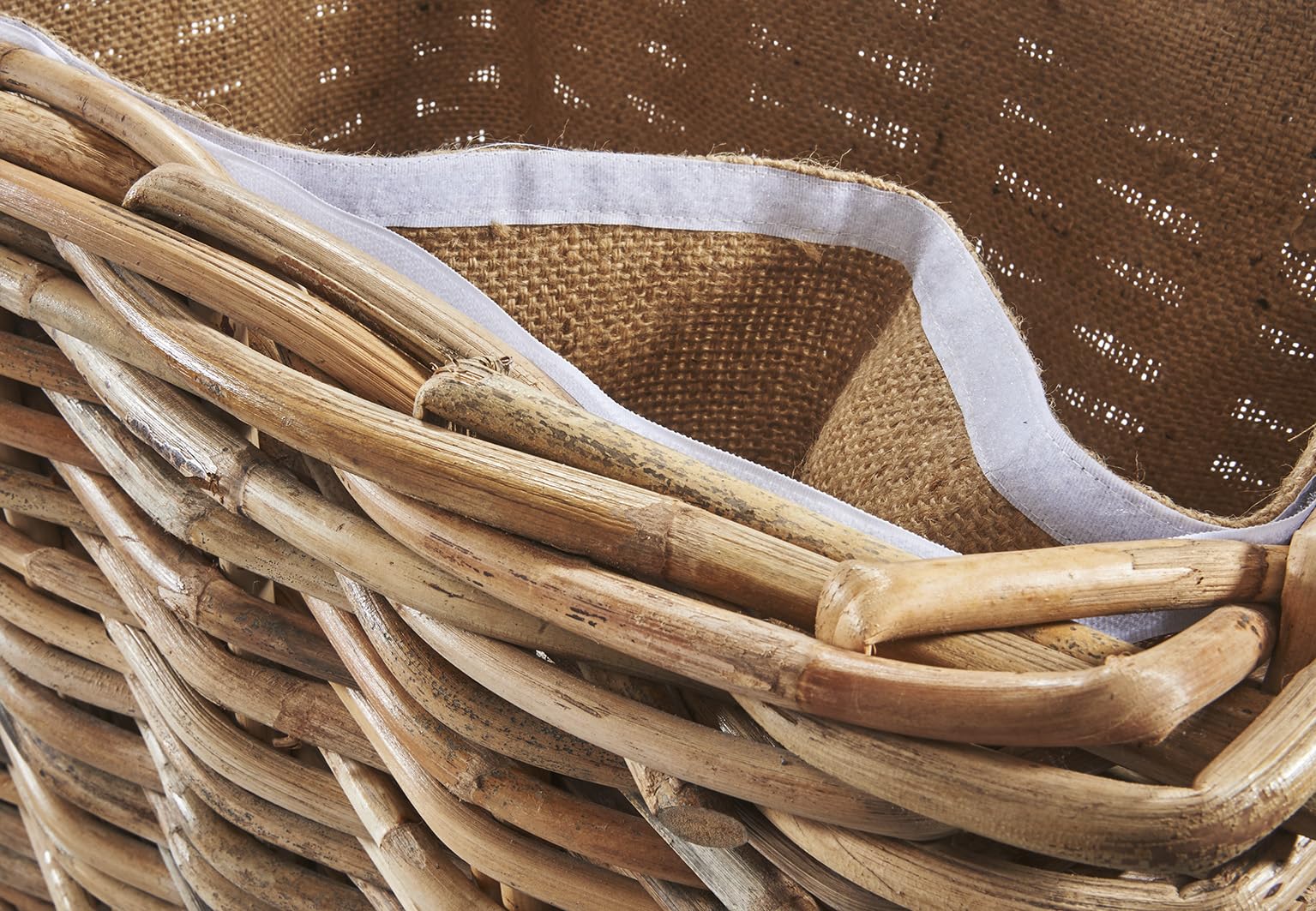 Kobolo Holzkorb aus Rattan mit Jutestoff 63x42x59 cm Braun