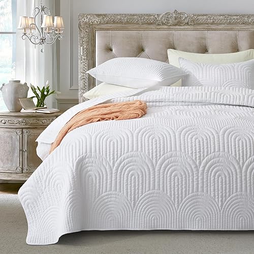 Miniatura 1 de Safonory Colcha blanca tamaño individual  Colcha acolchada de microfibra suave y ligera con costura de arco  Juego de ropa de cama de 2 piezas para