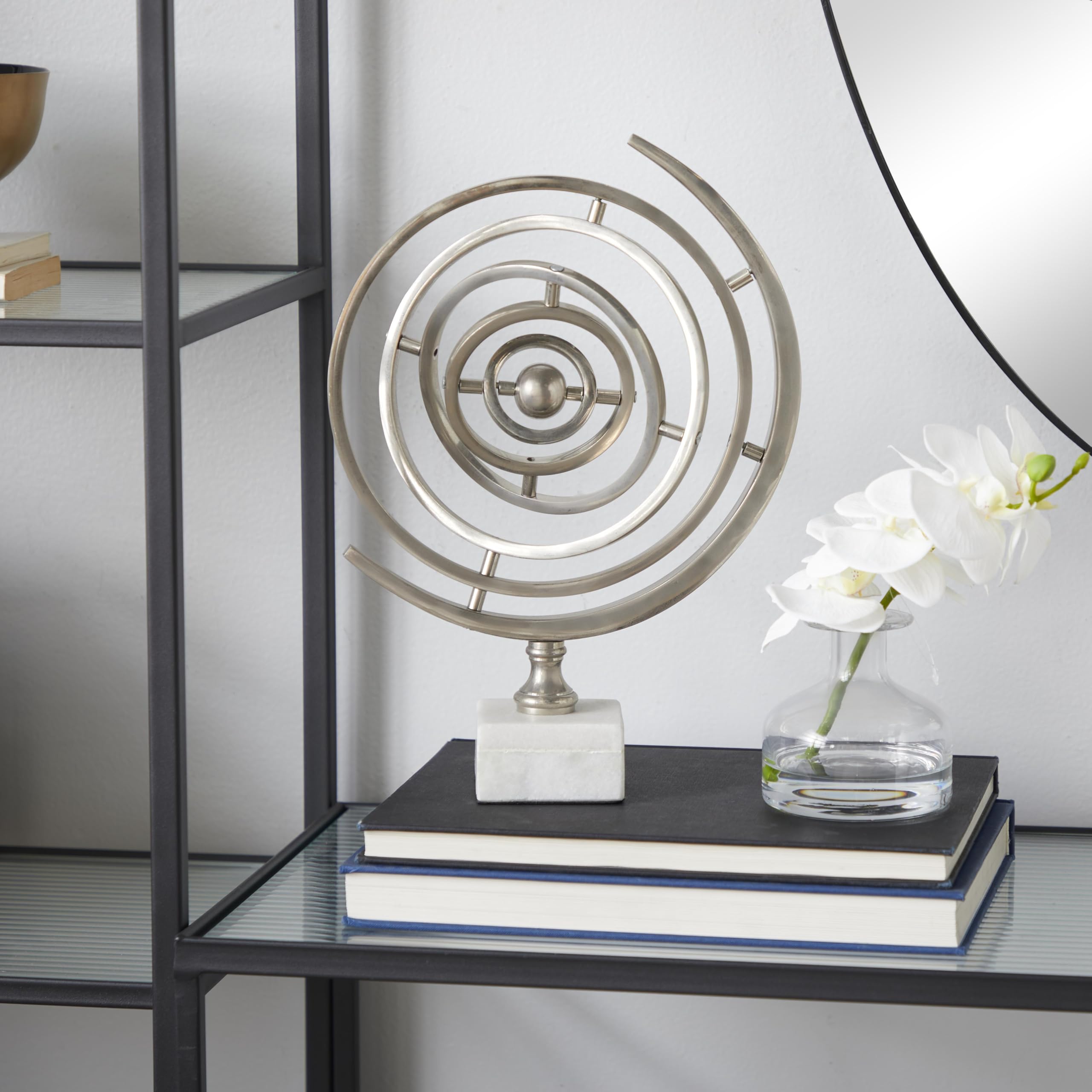 Deco 79 Metall-Armillarsphäre Auf Holzständer – Rustikales Design, Angelaufenes Messing-Finish, Ca. 43 Cm Hoch