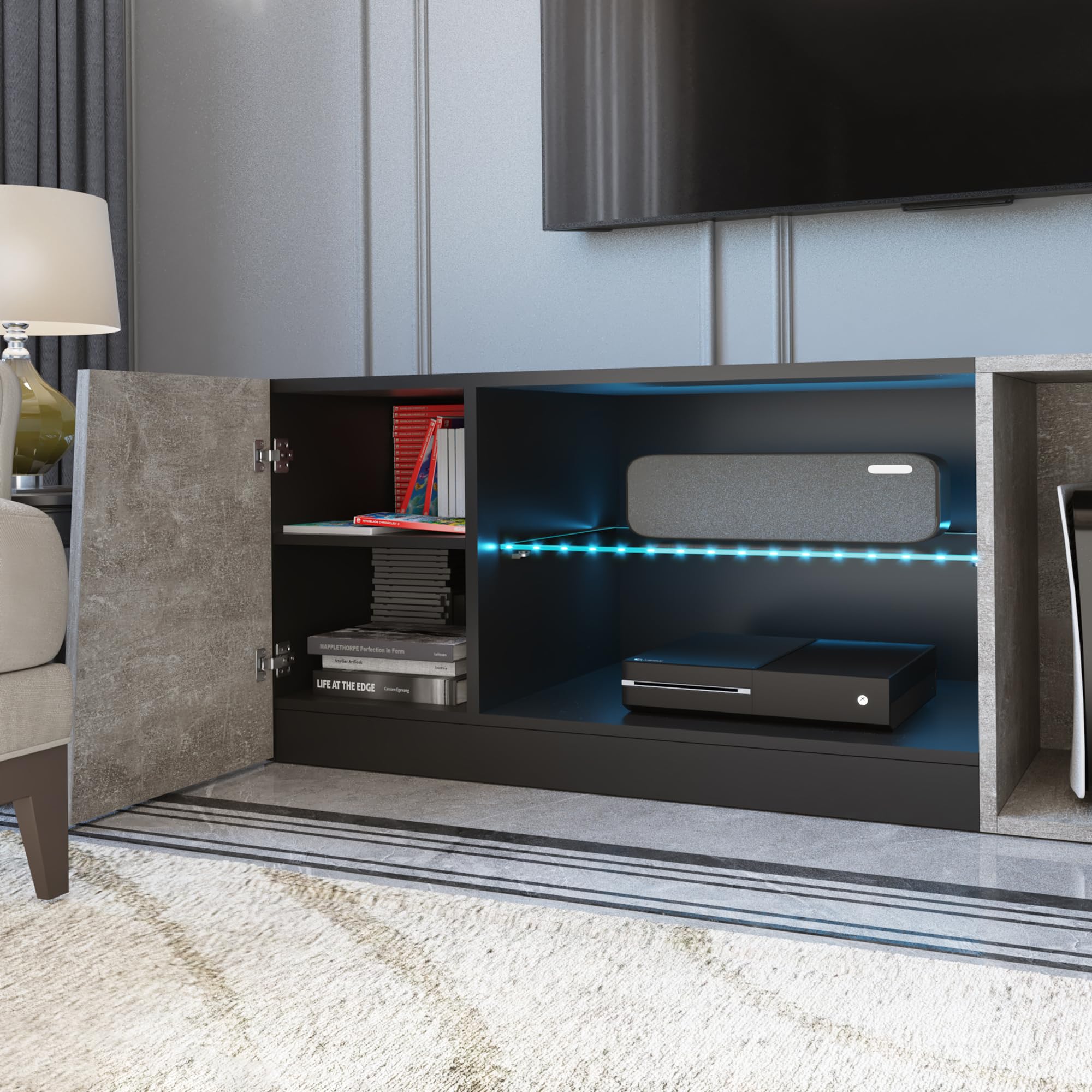 Mondeer Meuble TV, Support Télé LED avec 5 Compartiments et 1 Porte, pour TV de 55 Pouces, pour Salon Chambre à Coucher, W140 x H45 x D37,5 cm, Noir et Gris