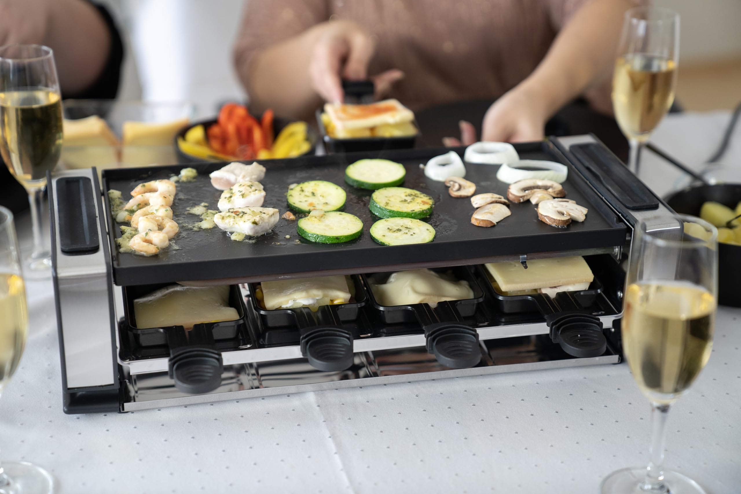 Unold 48730 Raclette Finesse Basic – grill raclette dla 8 osób, 1200 W, dwustronna płyta grillowa nieprzywierająca, elektryczny grill stołowy, stal nierdzewna/aluminium