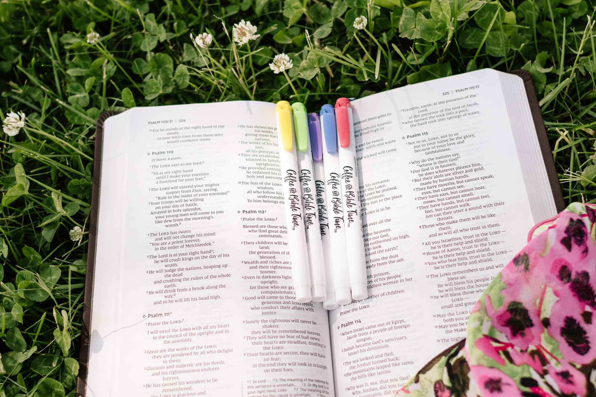 Estetyczne zakreślacze biblijne "Coffee & Bible Time" bez przebarwień, 5 sztuk w różnych pastelowych kolorach, miękkie dłuto i końcówka kulkowa, łatwe w trzymaniu i szybkoschnące, do dziennika,