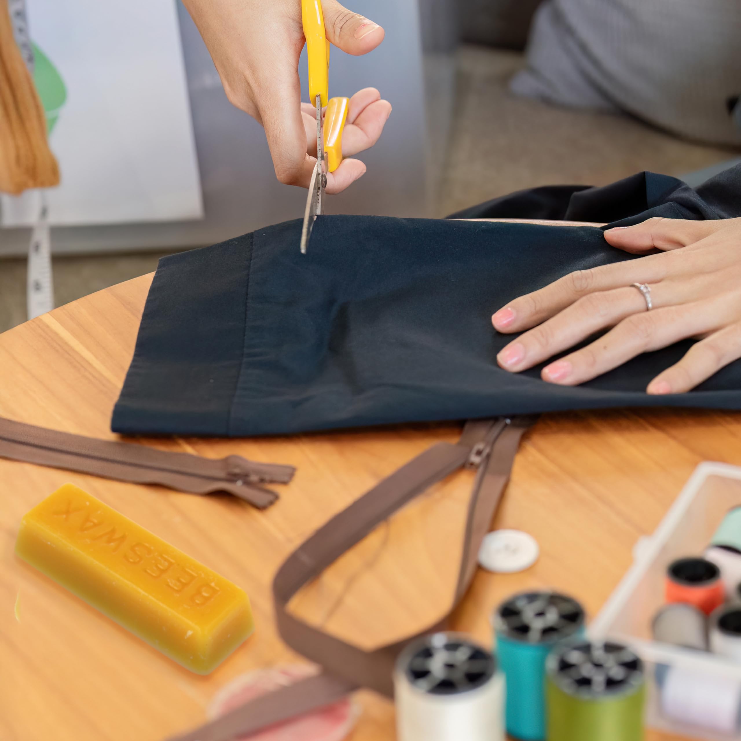 The Beadsmith Wosk do pielęgnacji nici – sztabka 1 uncji, 100% wosk pszczeli, naturalny wzmacniacz sznurków do artykułów rzemieślniczych i krawieckich