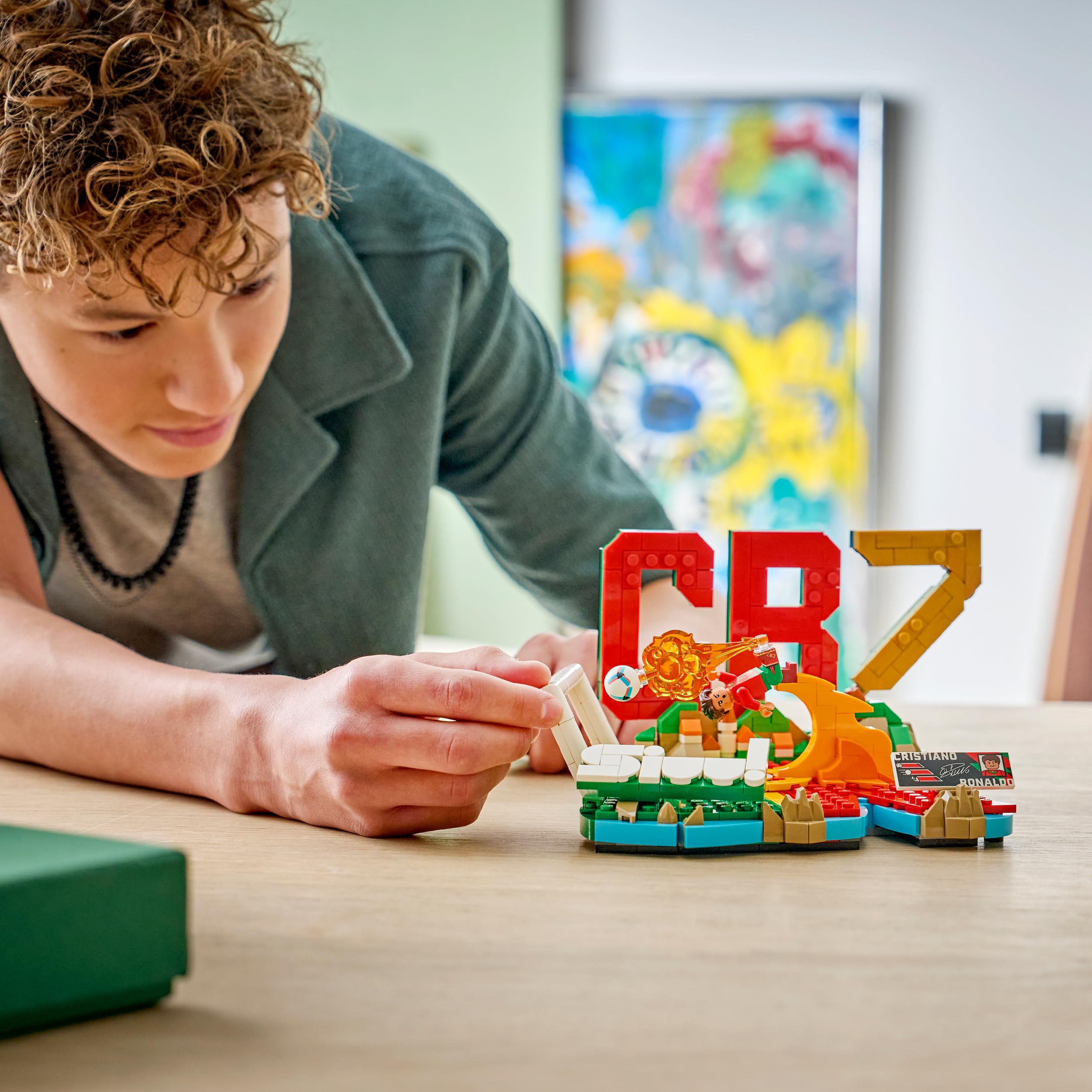 LEGO Editions Cristiano Ronaldo – Best of - Jeu Football - Maquette 3D avec Minifigurine Collector - Décoration de Chambre d'enfant - Cadeau dès 10 Ans pour Garçon, Fille ou Adulte Fan de Sport 43012