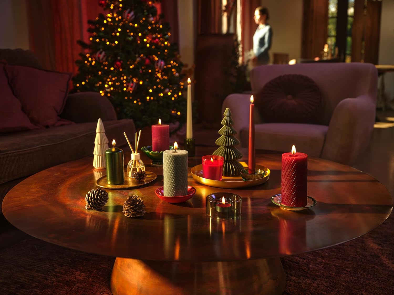 Bolsius Smooth Pillar Candles - Burgundy - Pack of 12-15 x 7 cm - Decorative Household Candles - Burning Time 42 Hours - Unscented - Contains Natural Plant Wax - Without Palm Oil