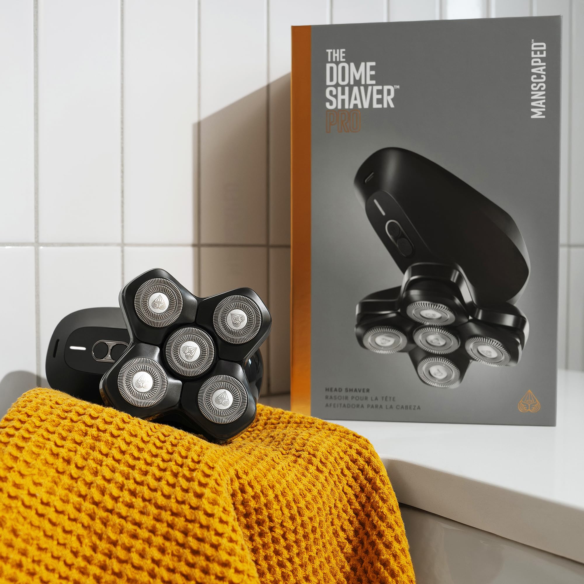 Afeitadora para la cabeza The Dome Shaver™ PRO de MANSCAPED® – Cinco cabezales giratorios con tecnología SkinSafe® y FlexAdjust, resistente al agua, carga inalámbrica y USB-C, bloqueo de seguridad.