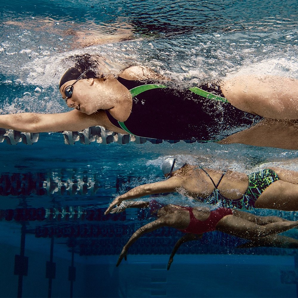 Speedo Little Girls' Raglan Long Sleeve Rash Guard, Pop Blue, Medium