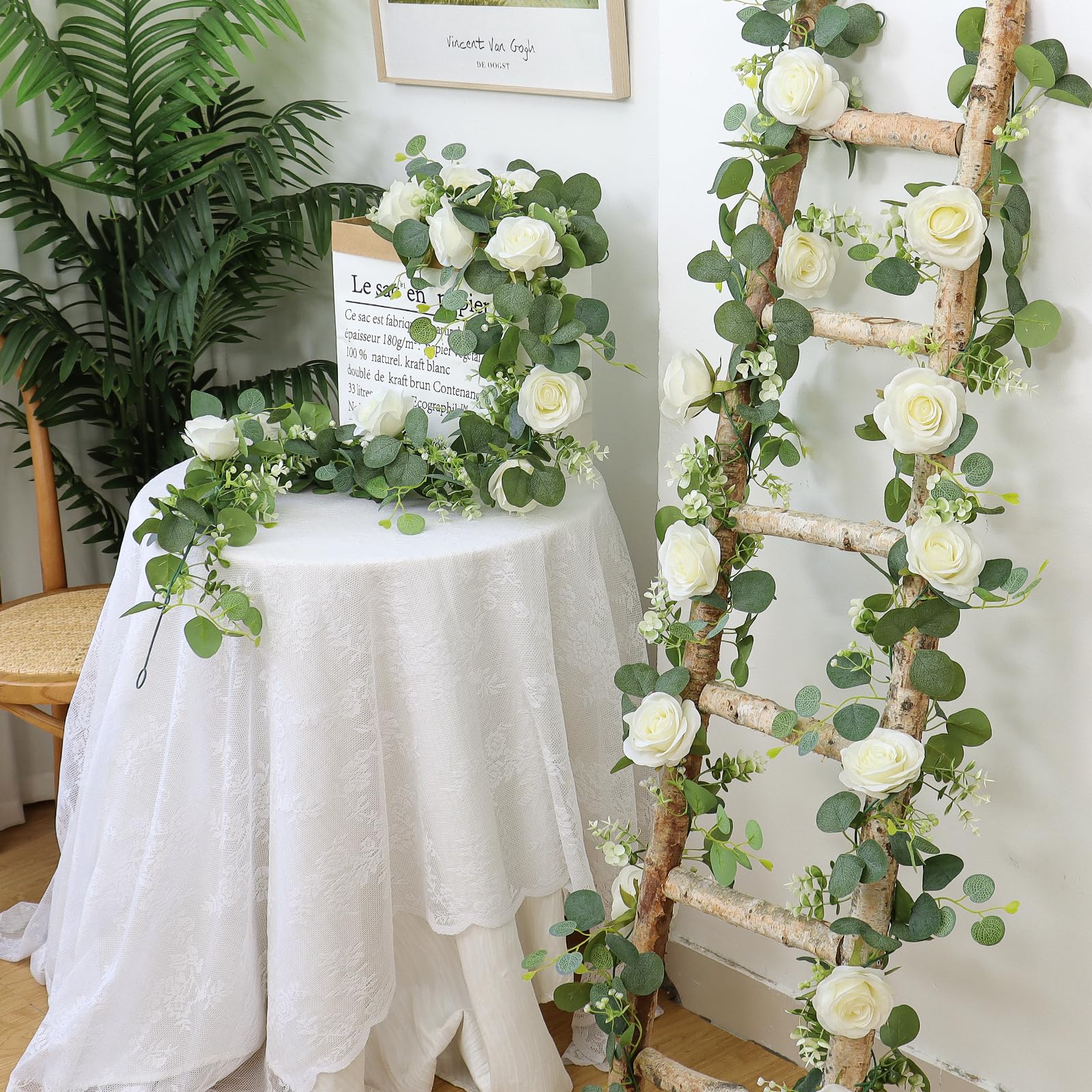 TOCHGREEN Künstliche Eukalyptus und weiße Rosen, Blumengirlande, künstliche Rosenrebe und Schleierkraut, für Party- und Hochzeitsdekoration, Weiß, 4 Stück