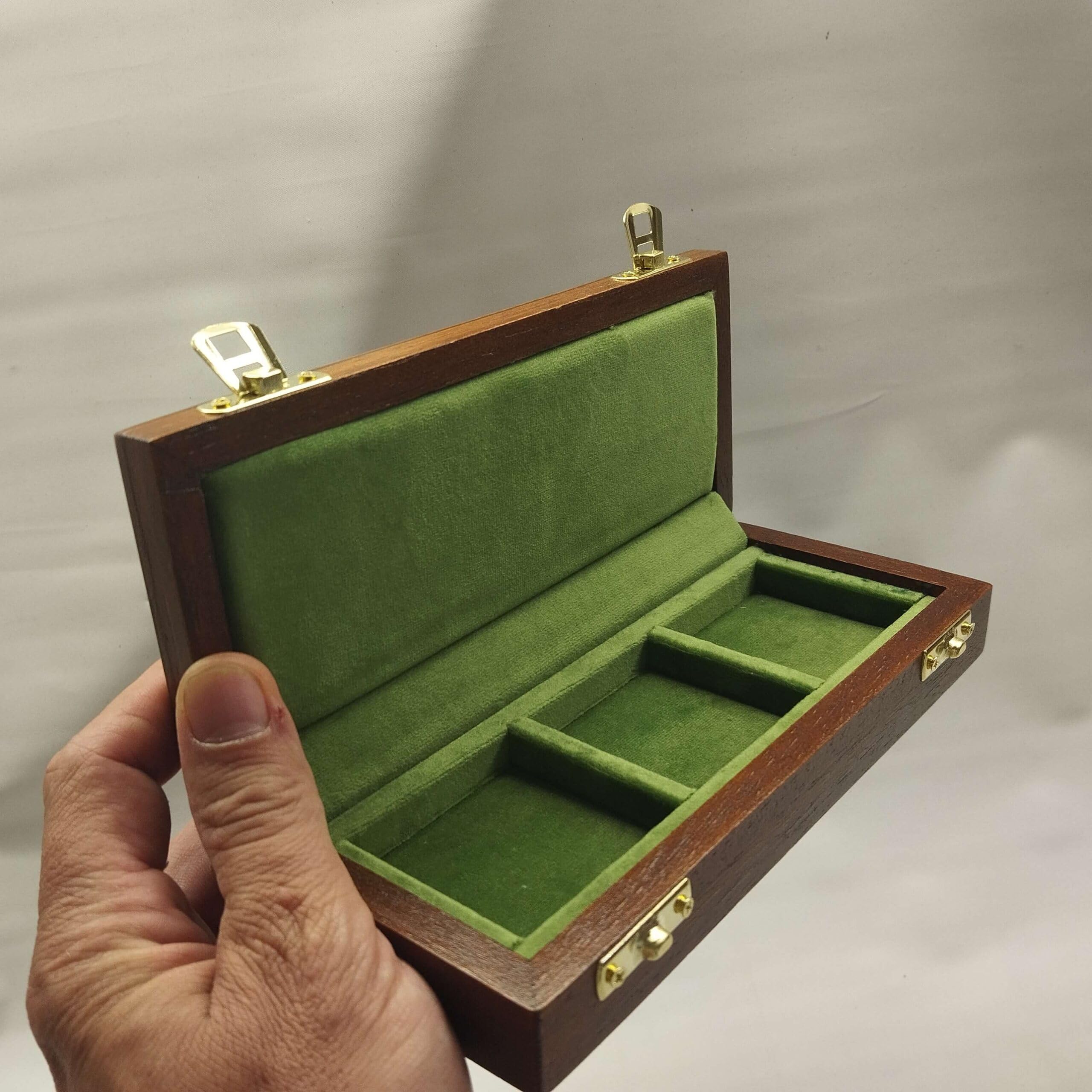 Coffret pour pièces et médailles 3 compartiments 50x50 mm, bois massif et velours, artisanal, numismatique, idée cadeau collectionneur