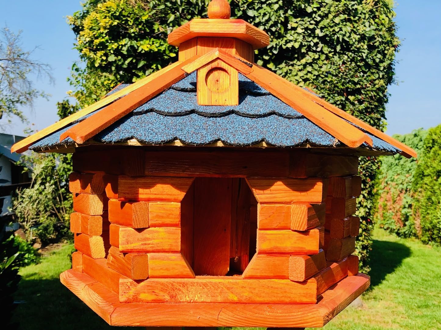 Mangiatoia per uccelli a forma di casetta XL, in legno, colore: marrone/blu