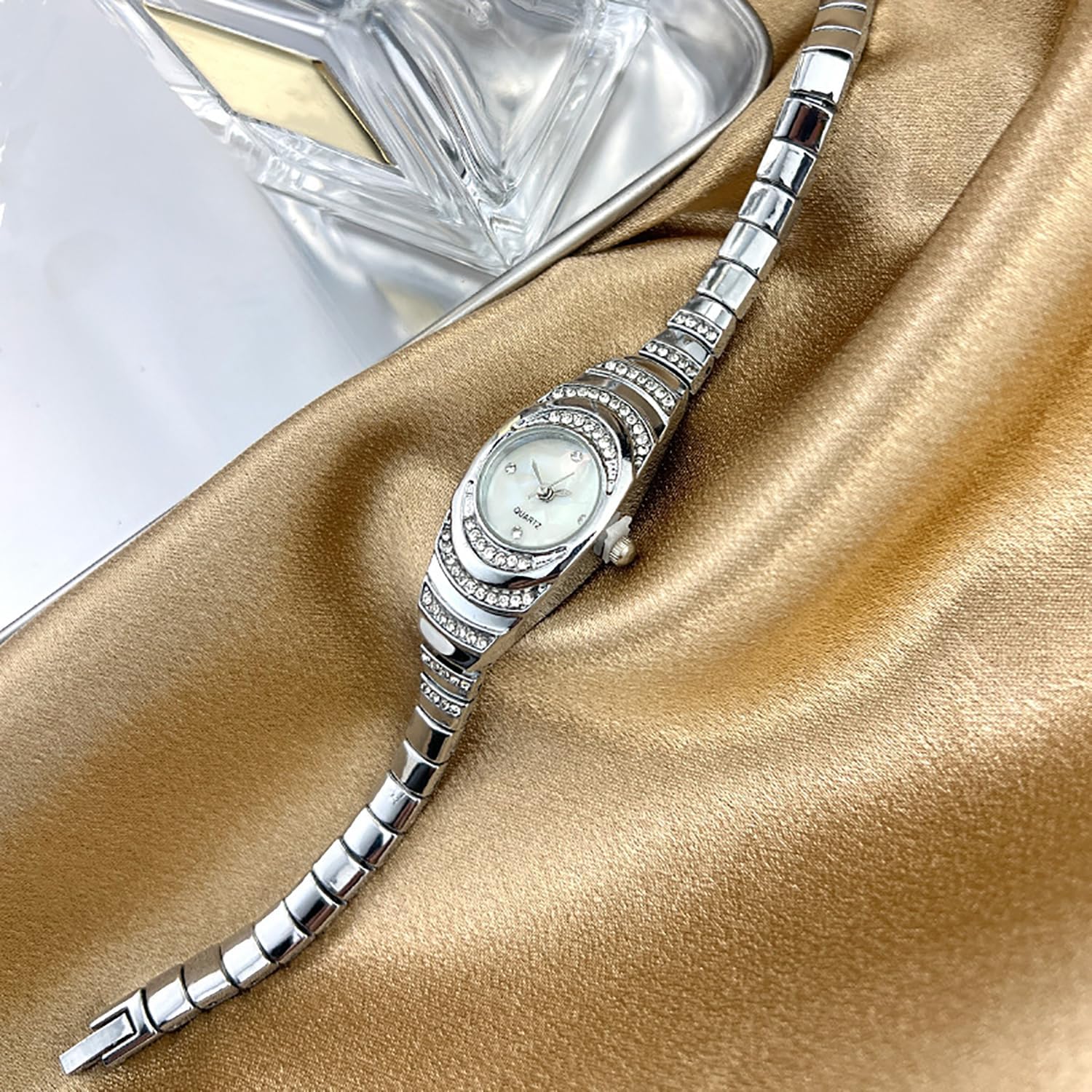 VILKFY Vintage Women's Round Petite Gold Watch Luxury Waterproof Stainless Steel Watch Band Quartz Watch - Image 3