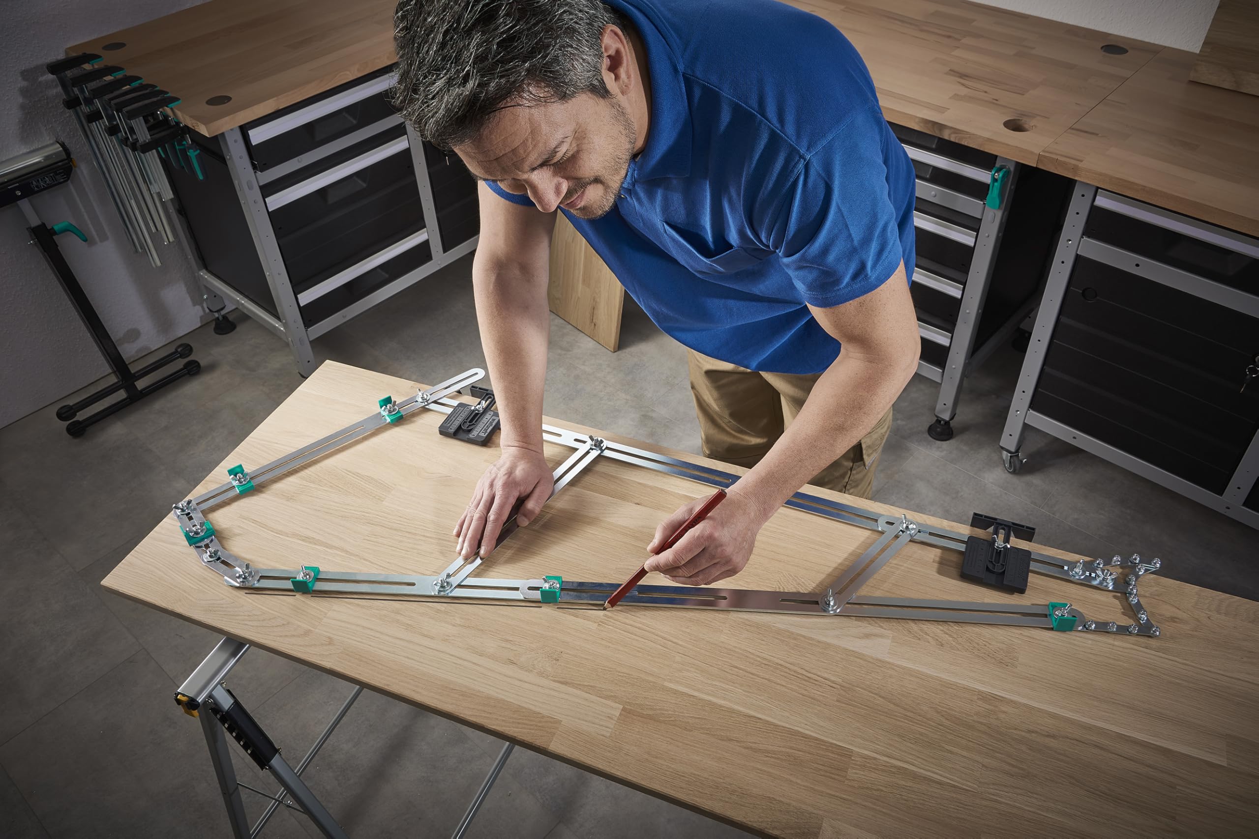 wolfcraft Treppenlehre – Winkelmesser & Schablone für Treppenbau | Treppenspinne & Winkelschmiege kombiniert – für Wendeltreppen, Dehnungsfugen & Materialzugaben – Metall, Made in EU - 5210000