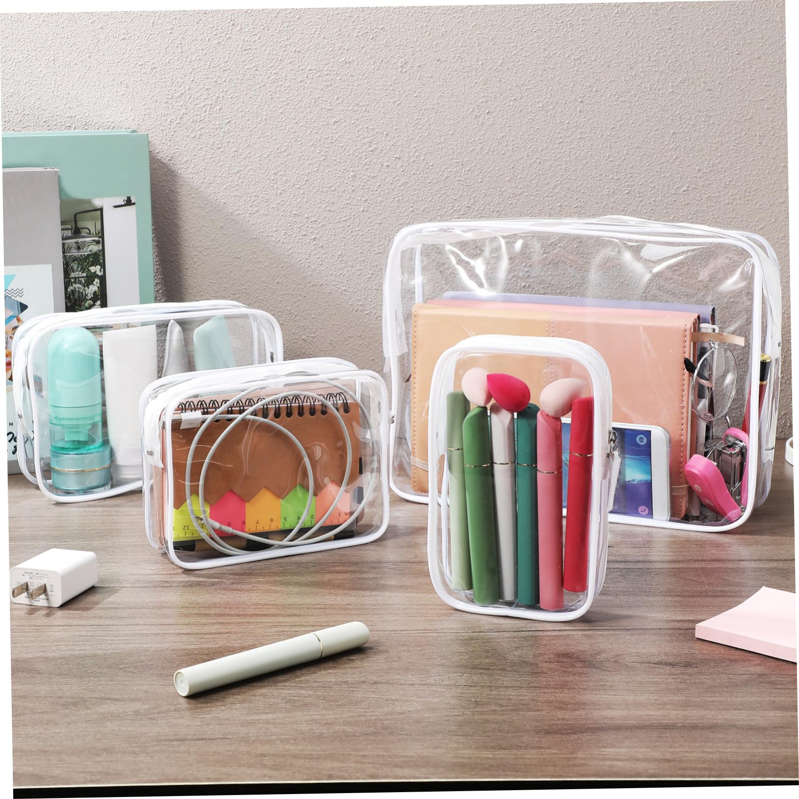 4 pièces Pochette Zippée Transparente PVC Résistante Étanche pour Plage et Voyage pour Téléphone et Accessoires Compatible de Plage