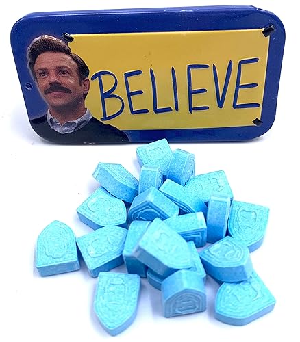 Miniatura 4 de Ted Lasso Believe In Believe - Caramelo con sabor a frambuesa azul (1) Lata coleccionable llena de caramelos con Ted Lasso