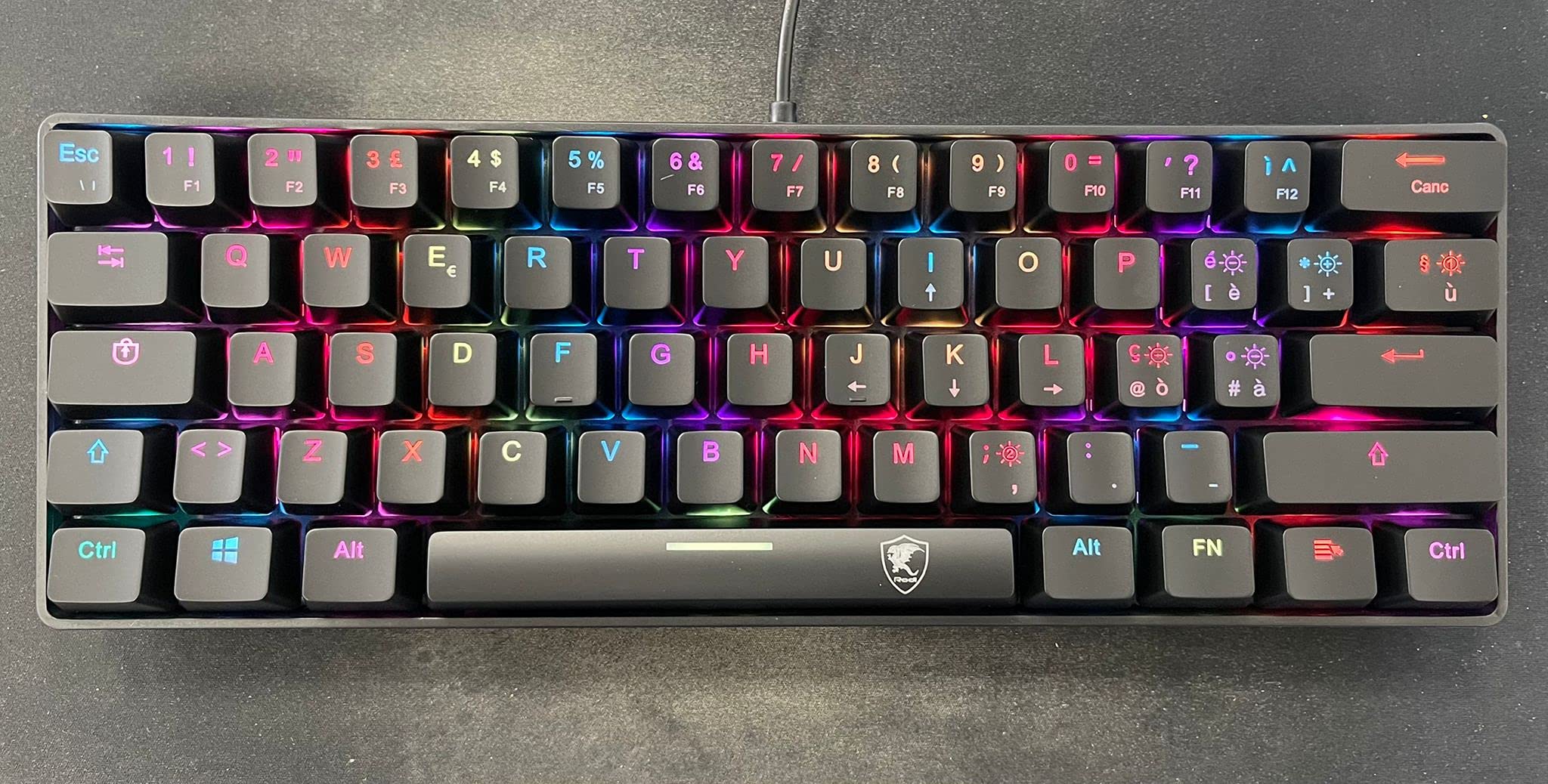 IDOR STORE Tastiera Meccanica Gaming RGB 62 Tasti, 100% Anti-ghosting Switches Blu, Retroilluminazione RGB con 16.8 milioni AY601 Tastiera da Gioco per PC,Mac, COMPATTA PS4 E PS5 ayout Italiano