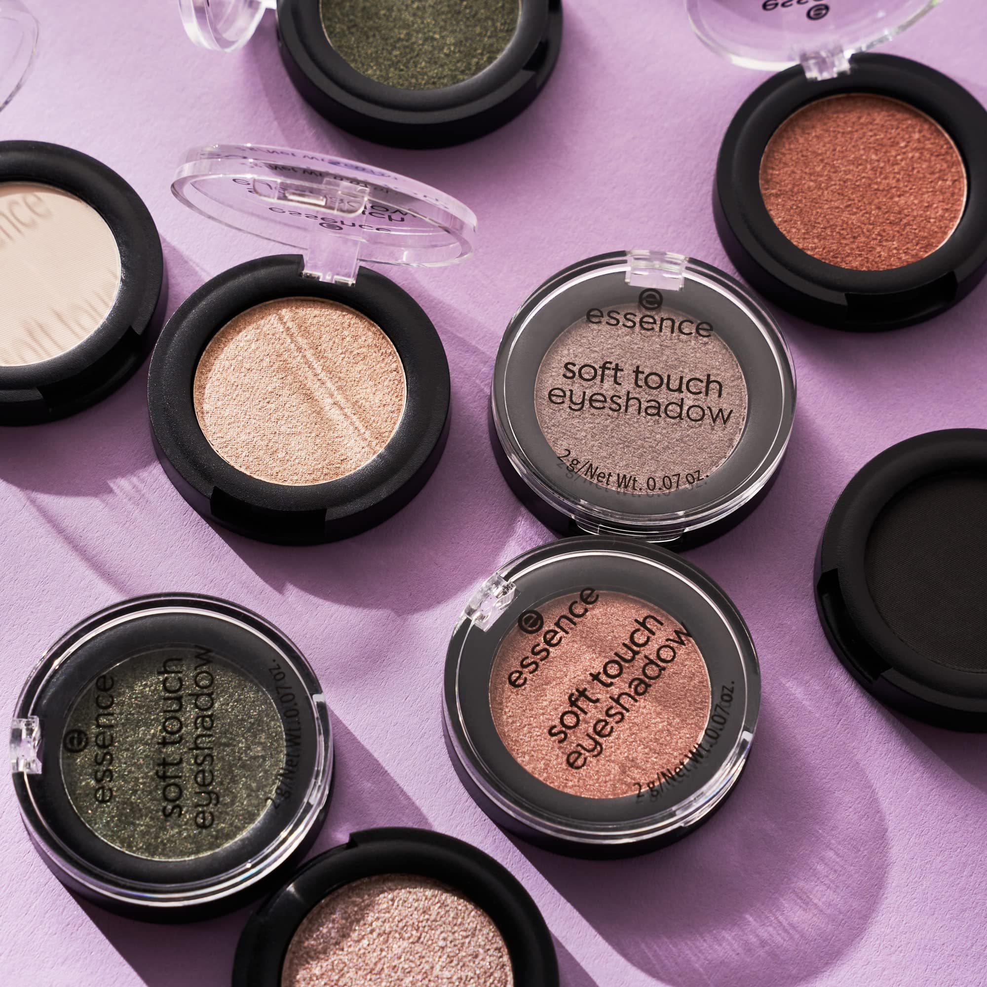 essence soft touch eyeshadow, cień do powiek, nr 06 Pitch Black, czarny, natychmiastowy efekt, długotrwały, z witaminami, intensywne kolory, wegański, bez nanocząsteczek, 3 sztuki w opakowaniu (3 x 2