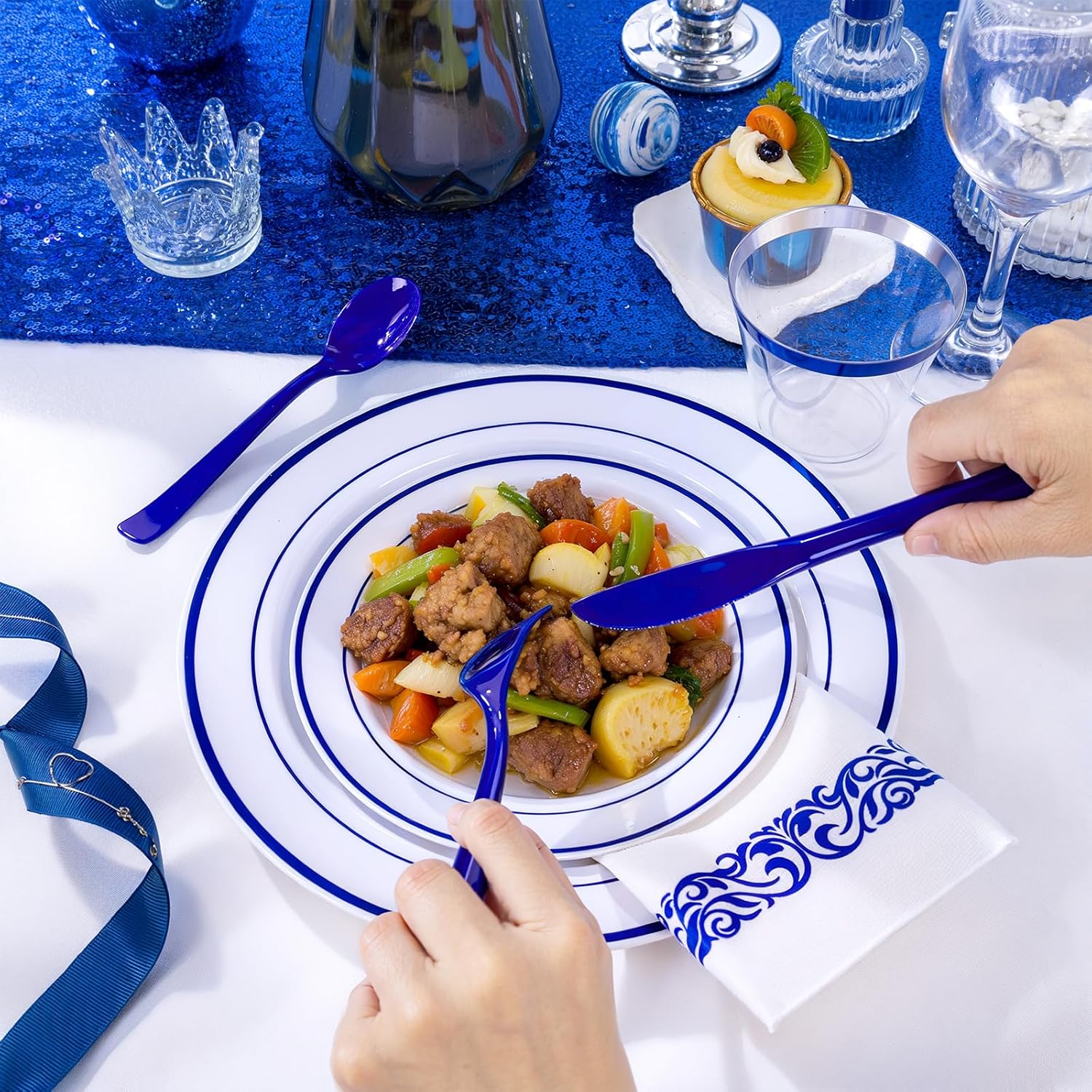 WELLIFE 700 Pcs Blue Plastic Plates for 100 Guests - Plastic Dinnerware Set,Party Supplies Includes 200 Blue Plates,300 Disposable Silverware,100 Napkins,100 Cups