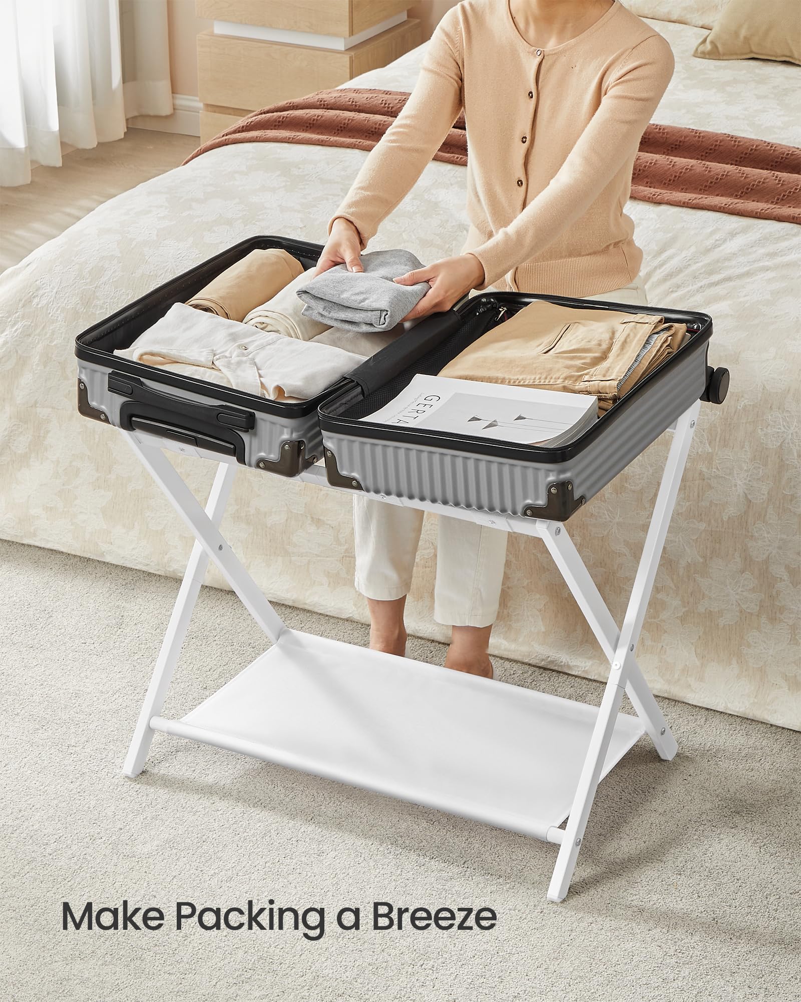 SONGMICS Portapacchi per camera degli ospiti, set di 2, supporto per valigie con ripiano portaoggetti, telaio in acciaio, pieghevole per una facile conservazione, hotel, camera da letto, bianco nuvola