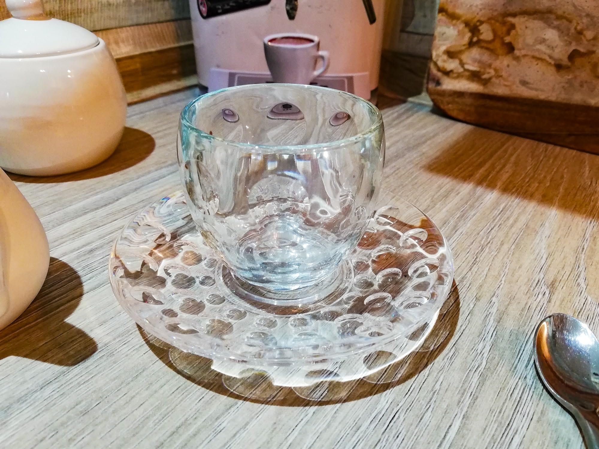 Guzzini Venice Glass - Set di 4 tazzine da caffè espresso in vetro con piattino in plastica, 110 ml