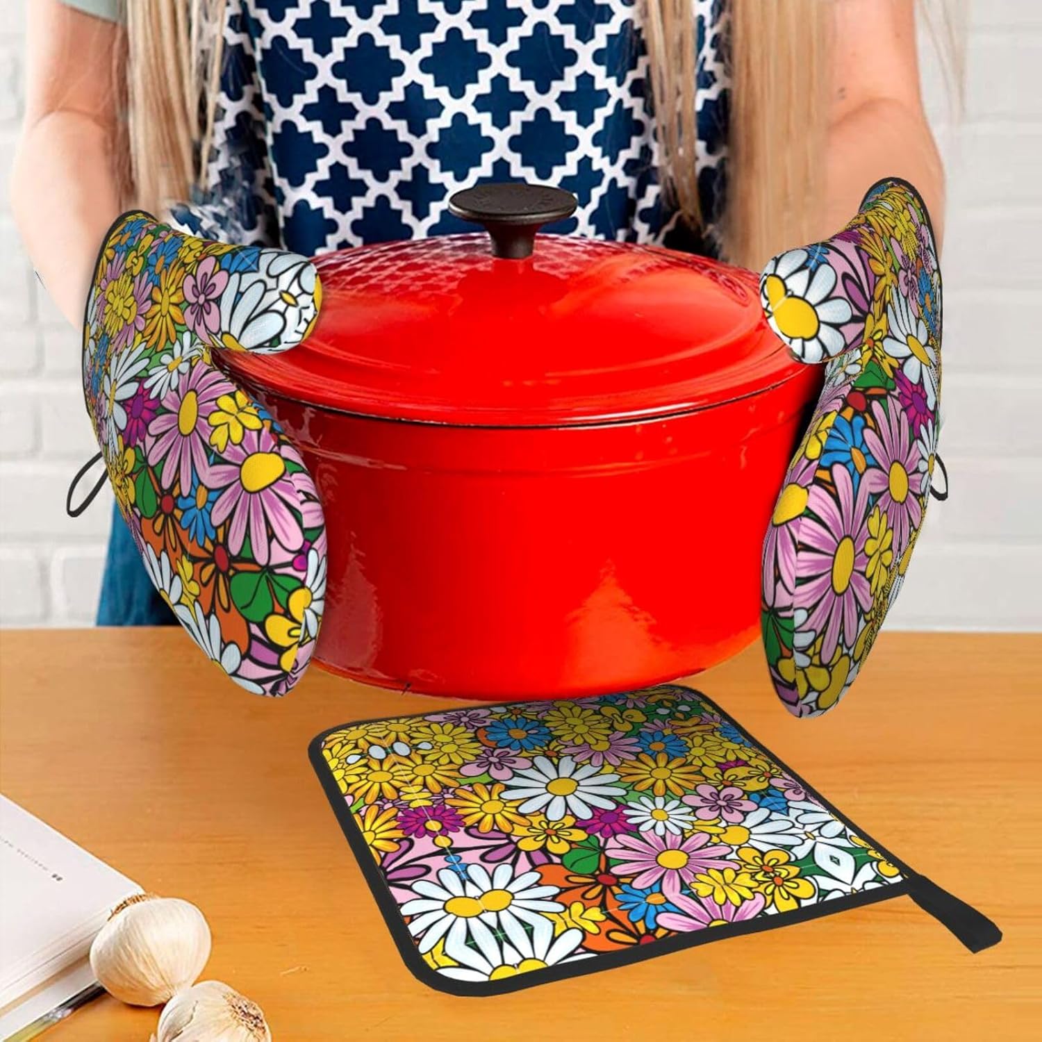 Cartoon Cute Flowers Print Heat Resistant Microwave Gloves, Used for Baking, Cooking, and Fashion Kitchen Essentials