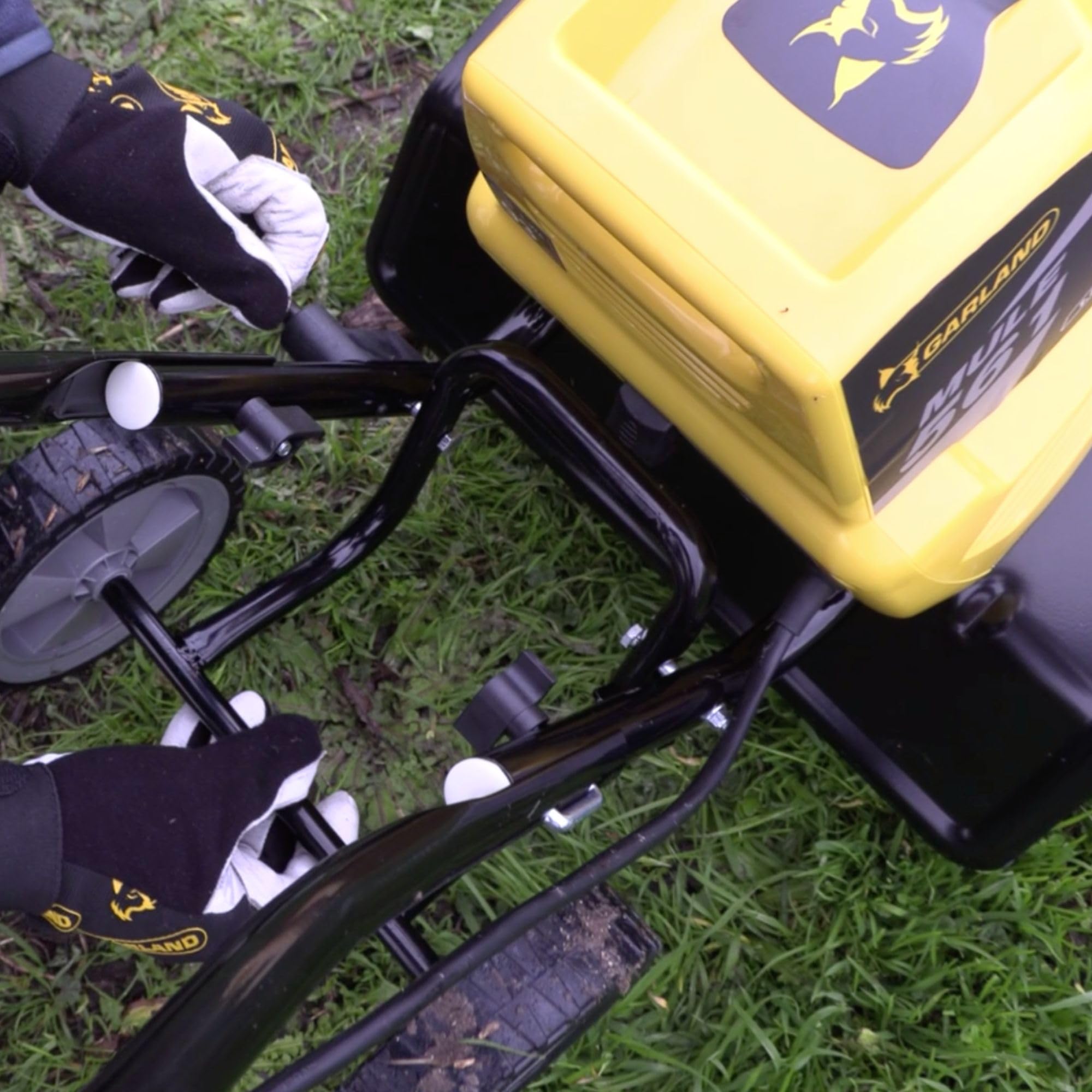 GARLAND MULE 561 E-V20 - Motoazada eléctrica 1.500 W, 6 fresas de 23 cm, ancho de trabajo 40 cm, ruedas de transporte, manillar plegable, 12,2 kg