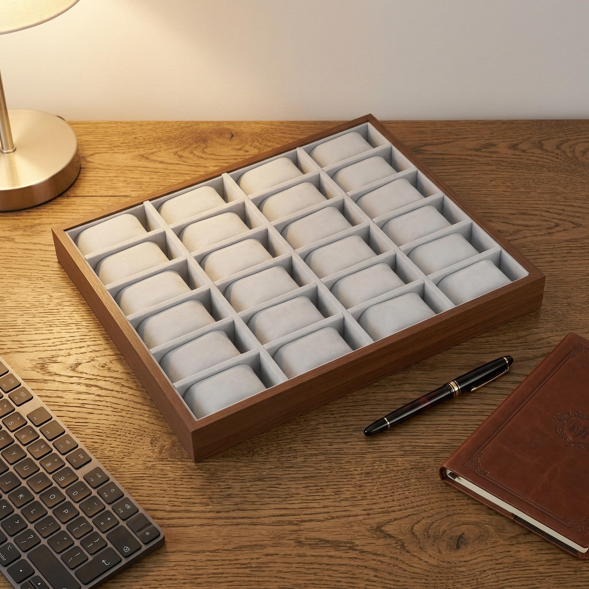 Mikikit Caja para Relojes de Madera Beige 24 Ranuras y Gran Capacidad, Organizador Elegante para Exhibir Relojes y Objetos Pequeños el Hogar