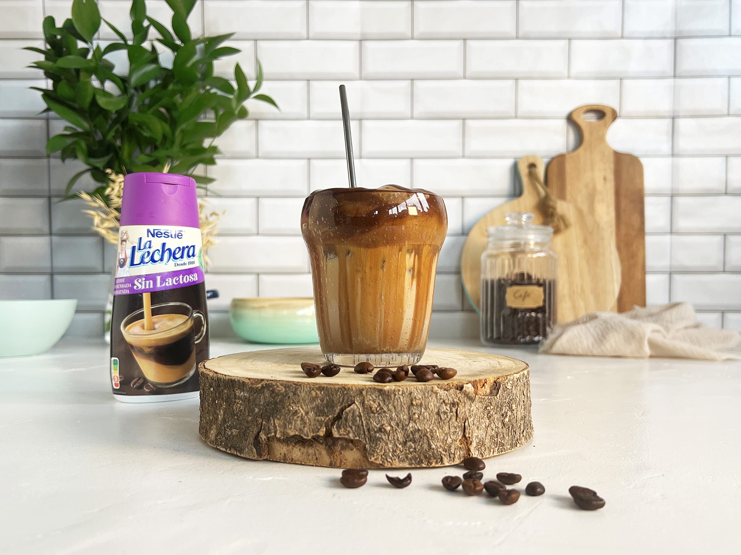 La Lechera Nestlé Leche condensada desnatada sin lactosa - Botella de Sirve Fácil Caja 8 x 450 g