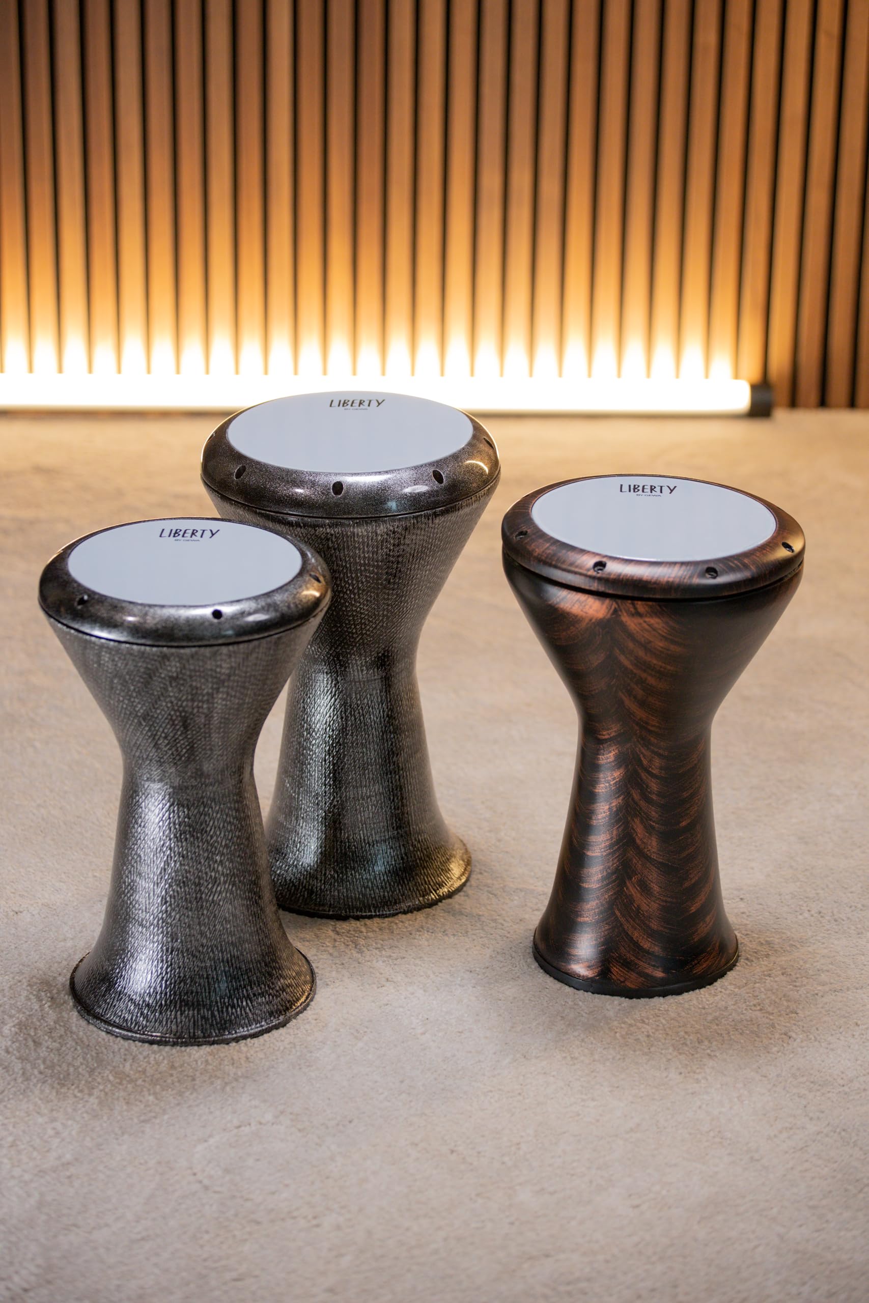 GEWA Liberty Doumbek Fiberglass - Dimensione (Diametro): 9" (23 cm), Altezza: 18" (45 cm)